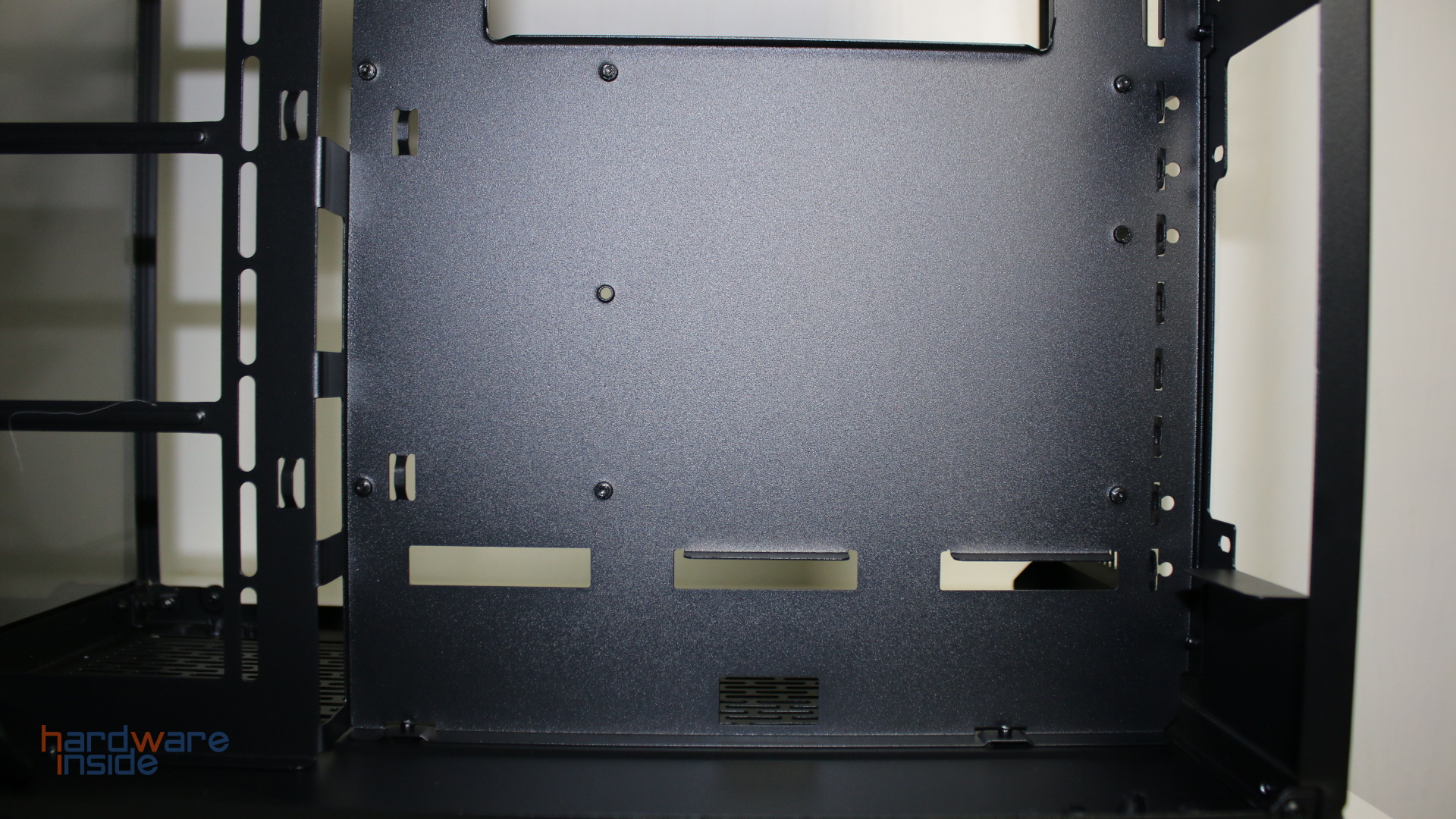 Inter-Tech C701_hinten_ Netzteil.jpg