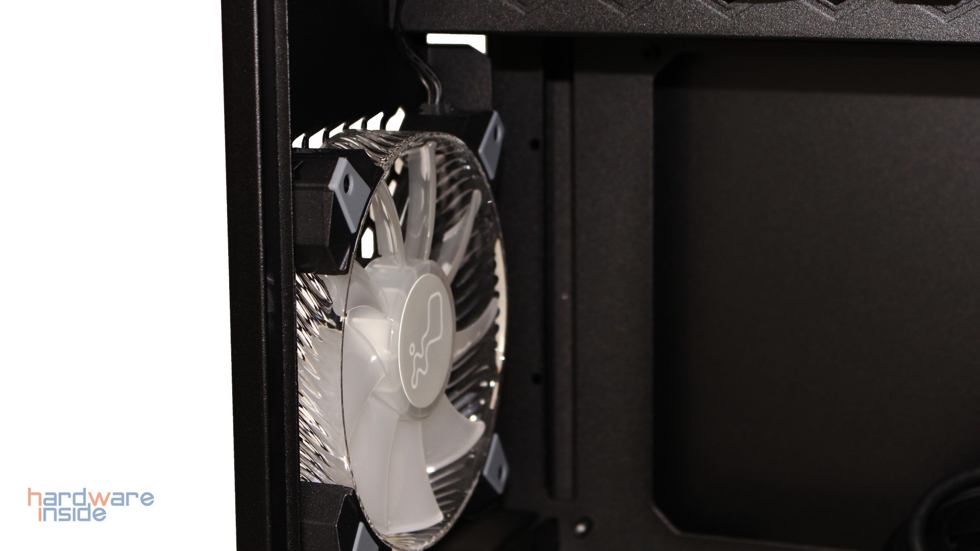 inwin-309-gaming-edition-19.jpg