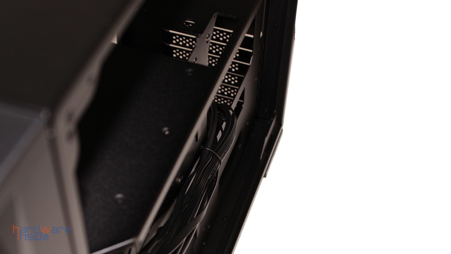 inwin-309-gaming-edition-24.jpg