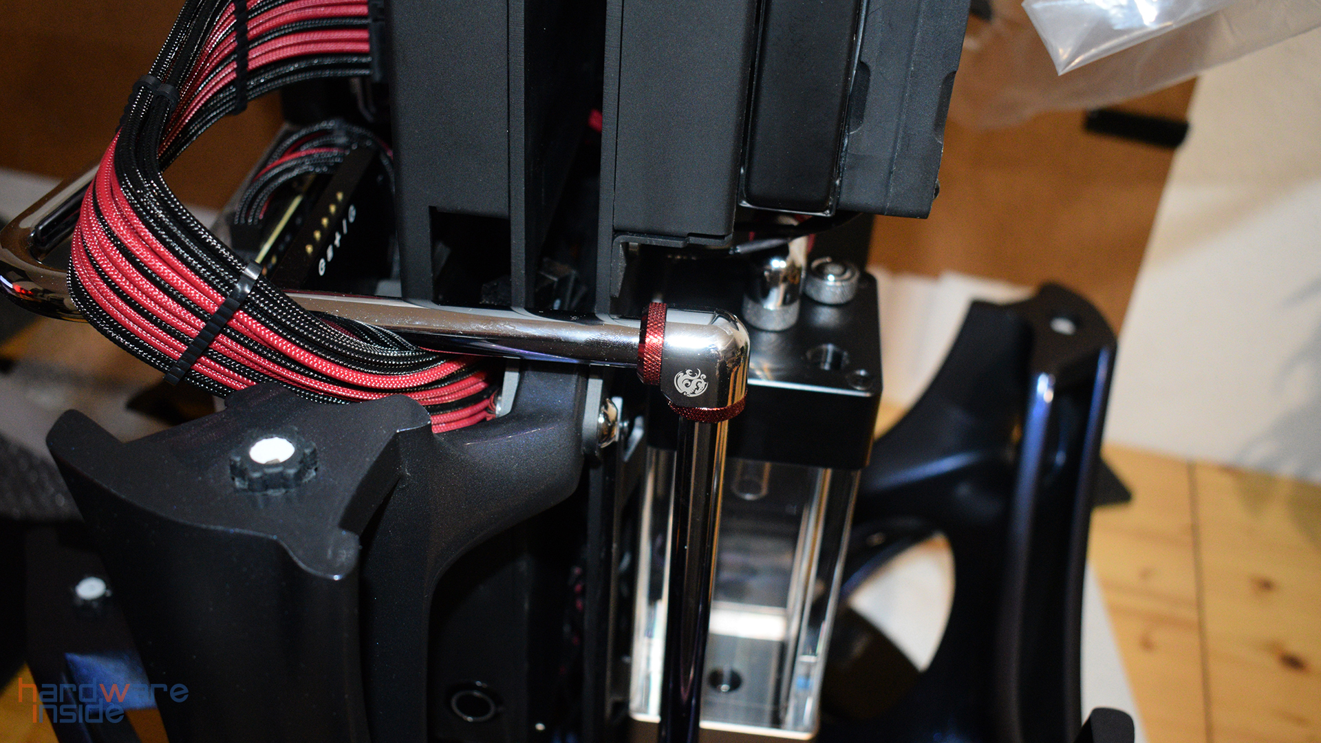 INWIN YONG wassergekühlter Messing-Build mit Bitspower_6310.jpg