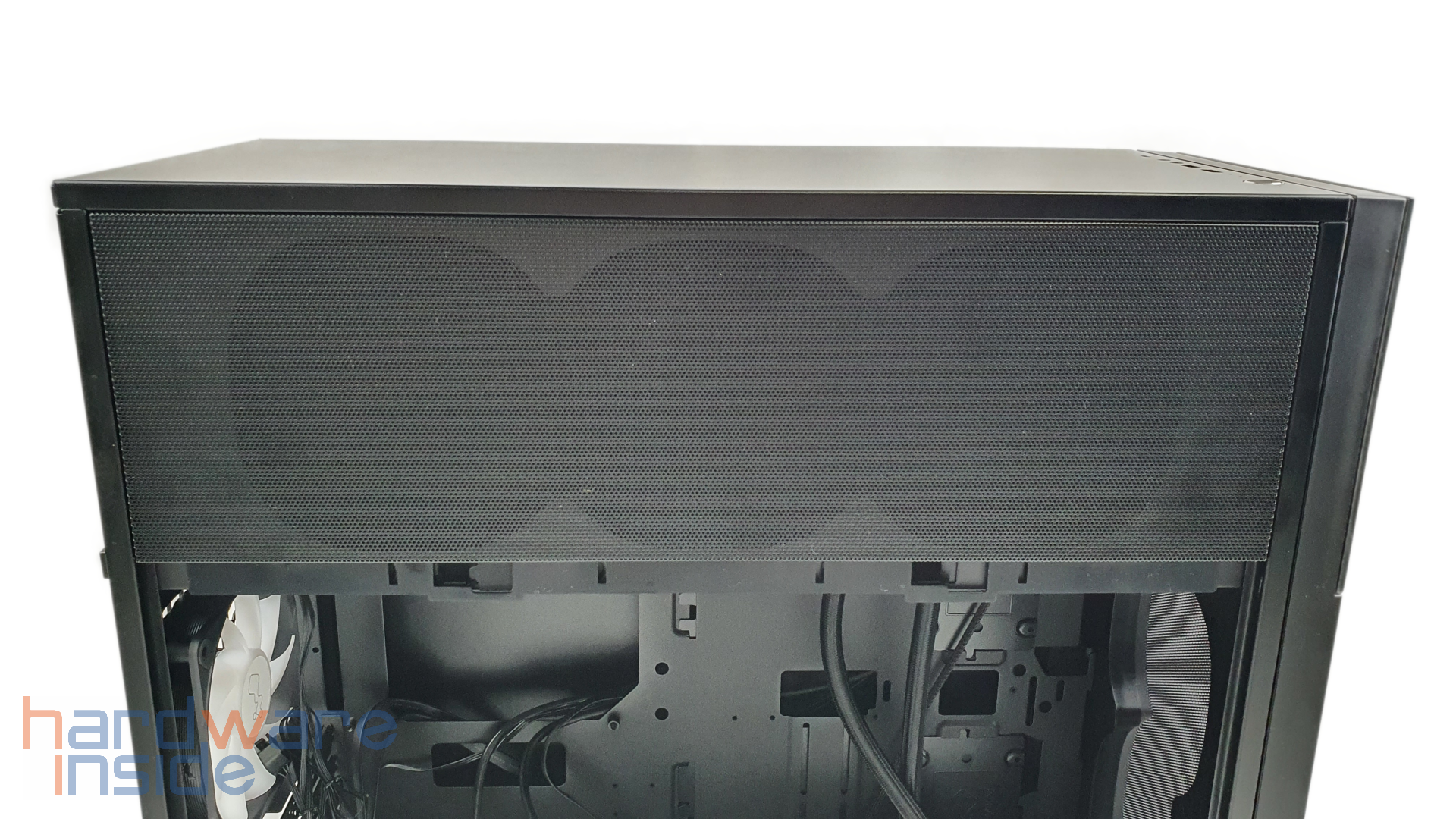 inwin_n515_radiator_eingebaut_abdeckung.png