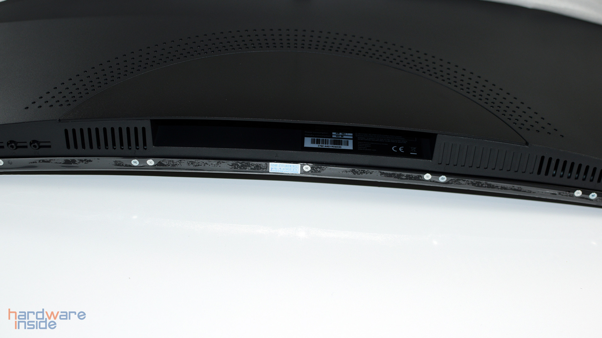 LC-Power LC-M27-FHD-144-C - 27'-Curved-PC-Monitor 15.jpg