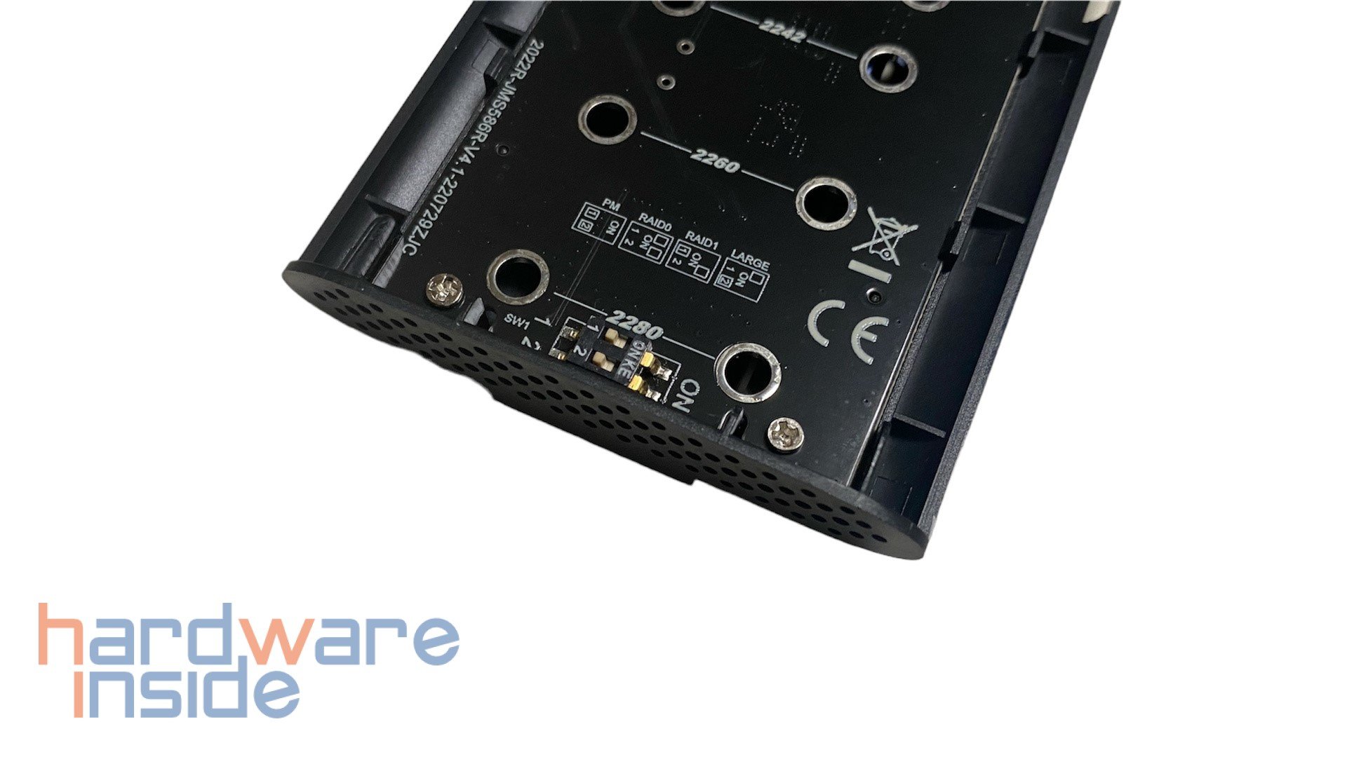 LC-Power_LC-M2-C-NVME-2x2-RAID_Platine_Dipschalter_14.jpg