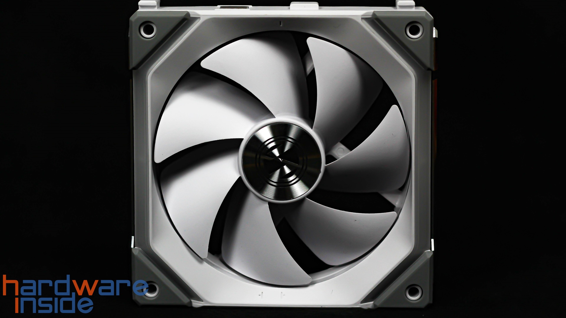 LianLi_Unifan_Details_1.jpg