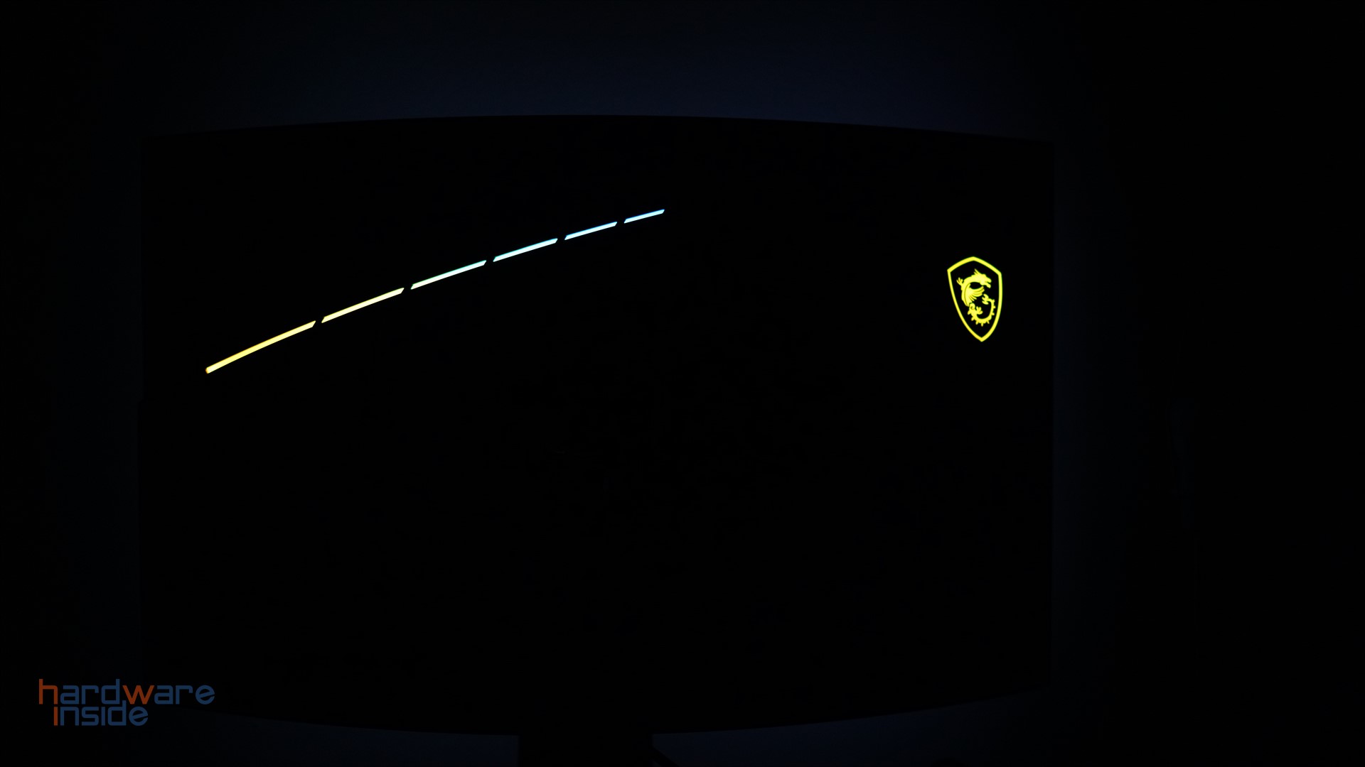 msi-mpg-artymis-323cqr-beleuchtung.JPG
