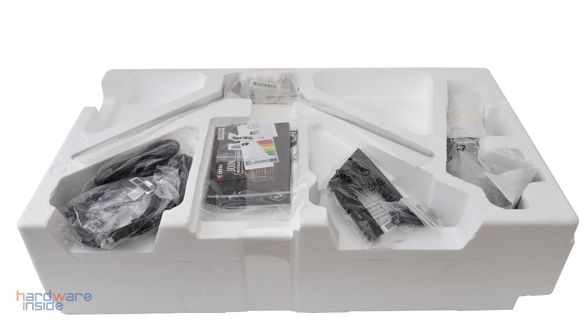 msi-mpg-artymis-323cqr-verpackung-innen-2.JPG