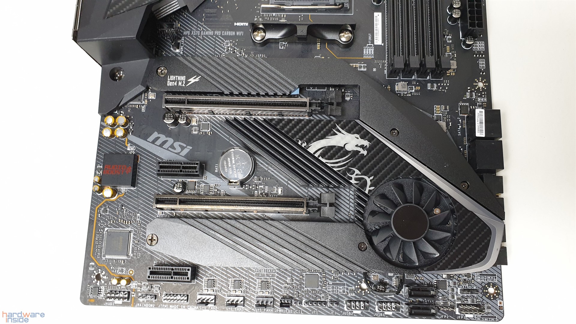 MSI MPG X570 GAMING PRO CARBON WIFI 4.jpg