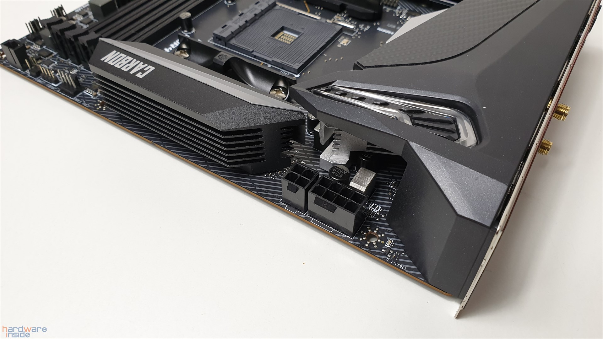 MSI MPG X570 GAMING PRO CARBON WIFI 6.jpg
