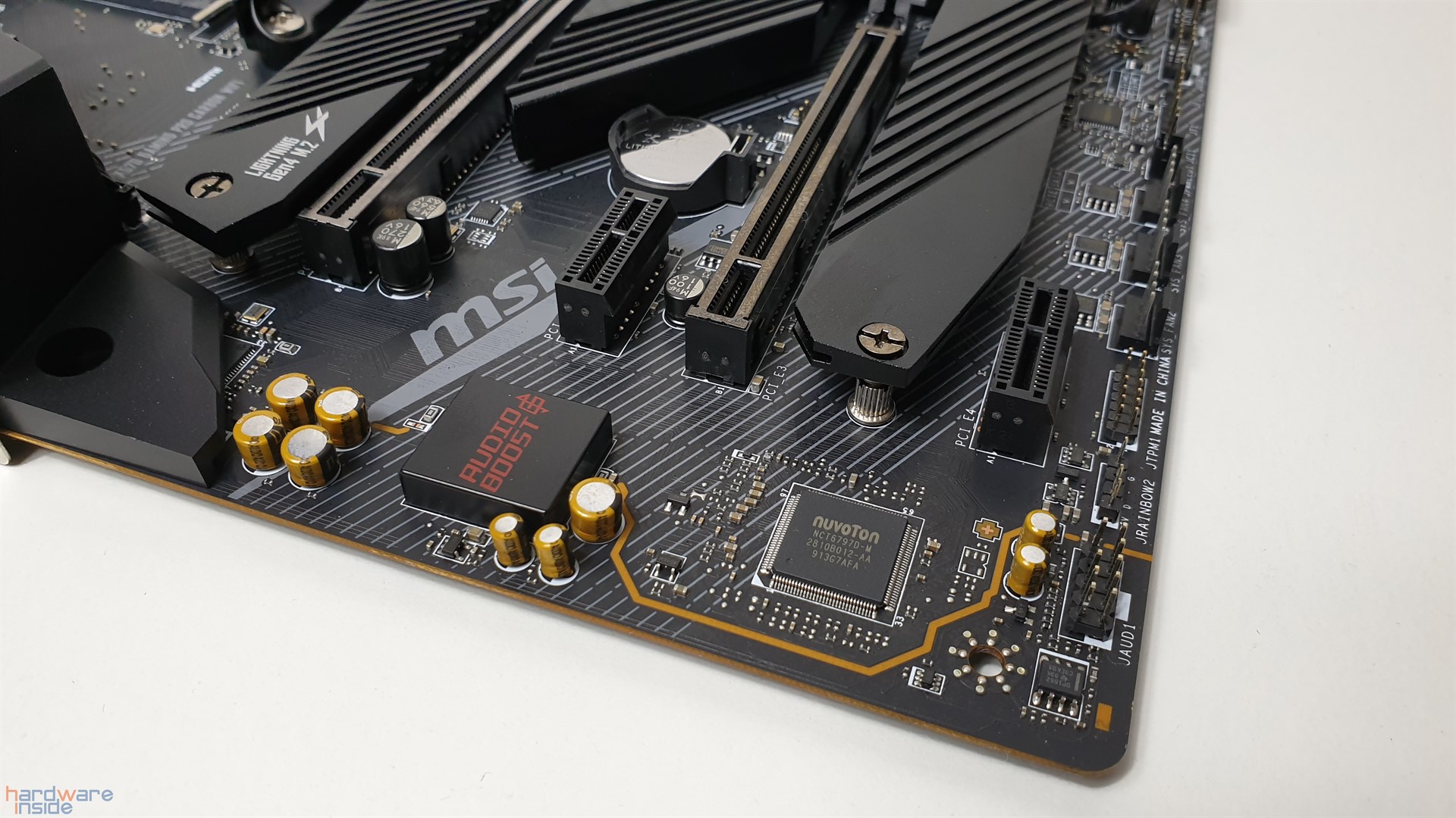 MSI MPG X570 GAMING PRO CARBON WIFI 8.jpg