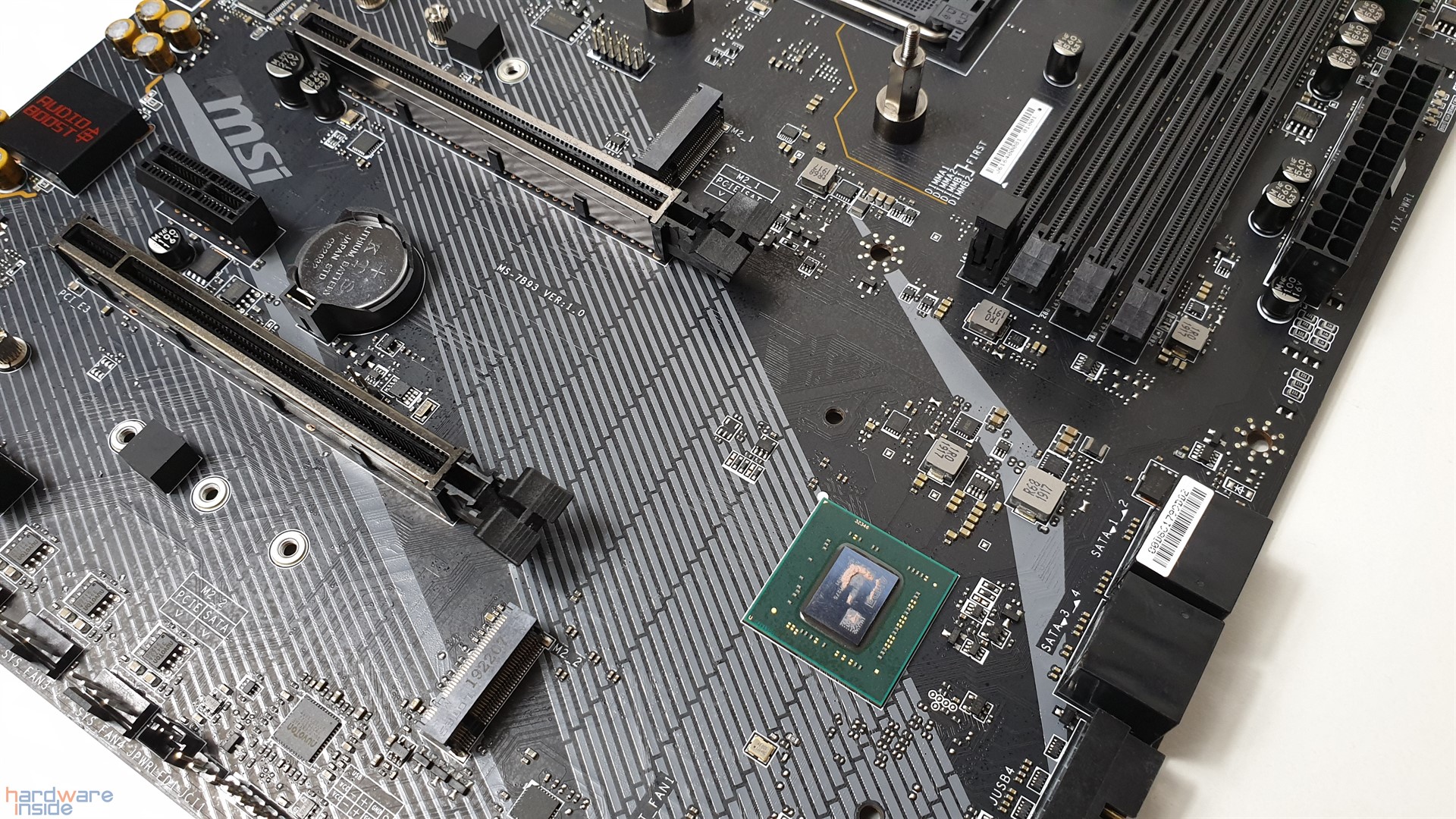 MSI MPG X570 GAMING PRO CARBON WIFI Chipsatz.jpg