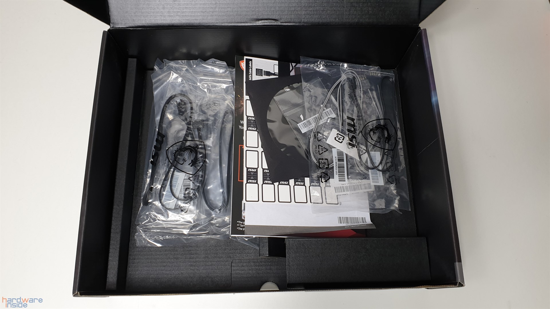 MSI MPG X570 GAMING PRO CARBON WIFI OVP 4.jpg