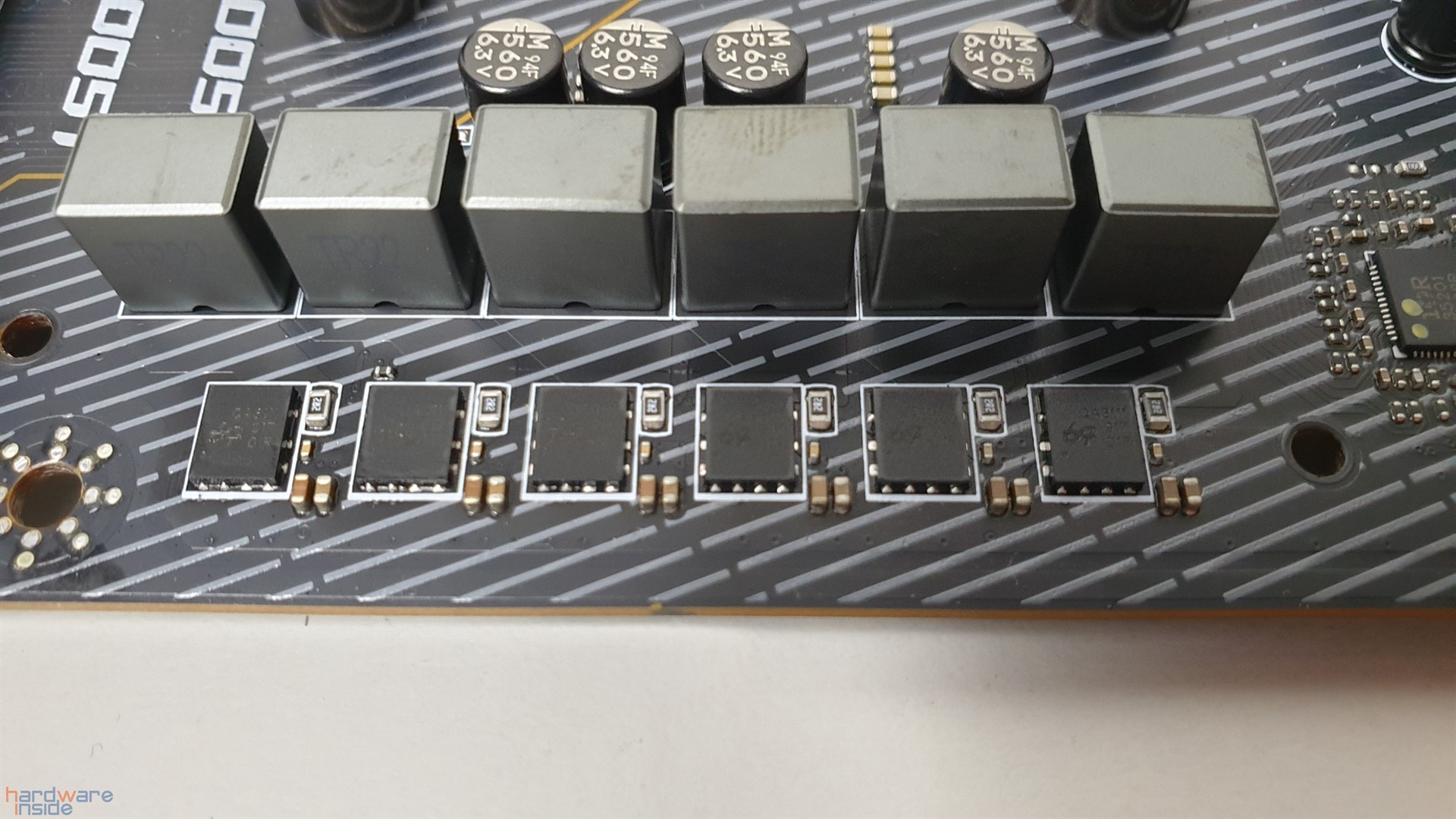 MSI MPG X570 GAMING PRO CARBON WIFI Teardown Power Stages.jpg