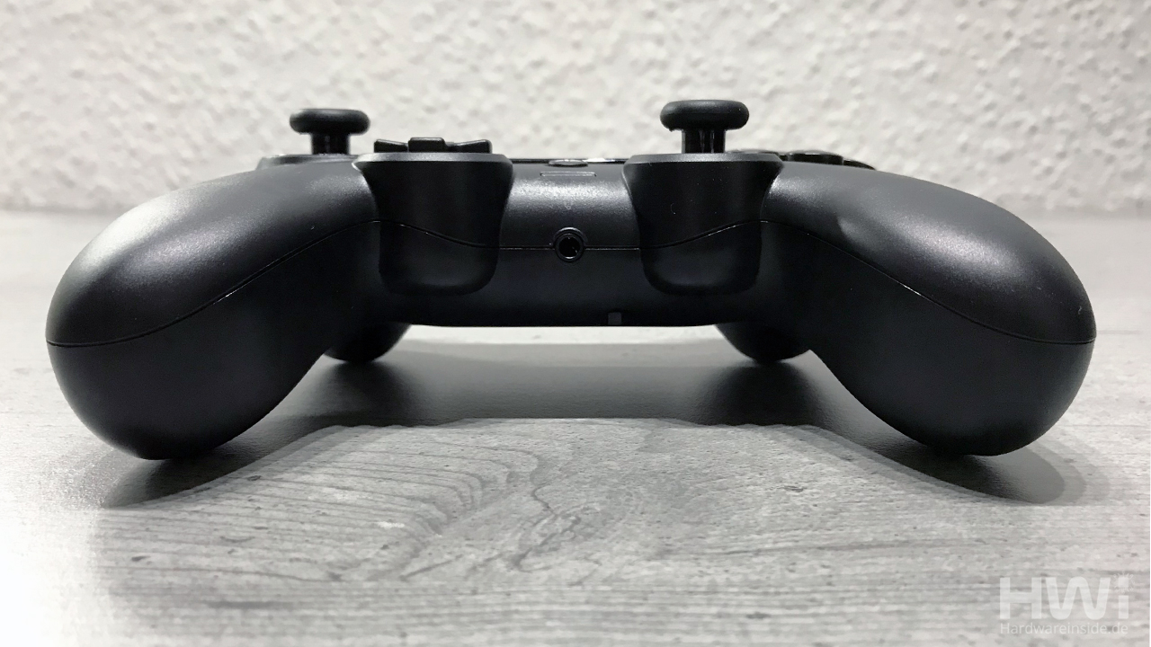 Nacon_Asymmetric_Wireless_Controller_ansicht2