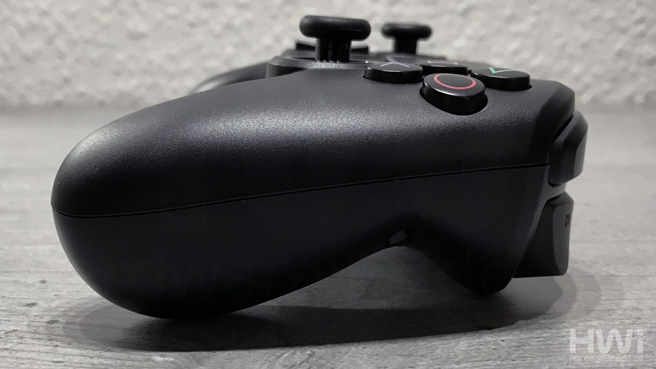 Nacon_Asymmetric_Wireless_Controller_ansicht3