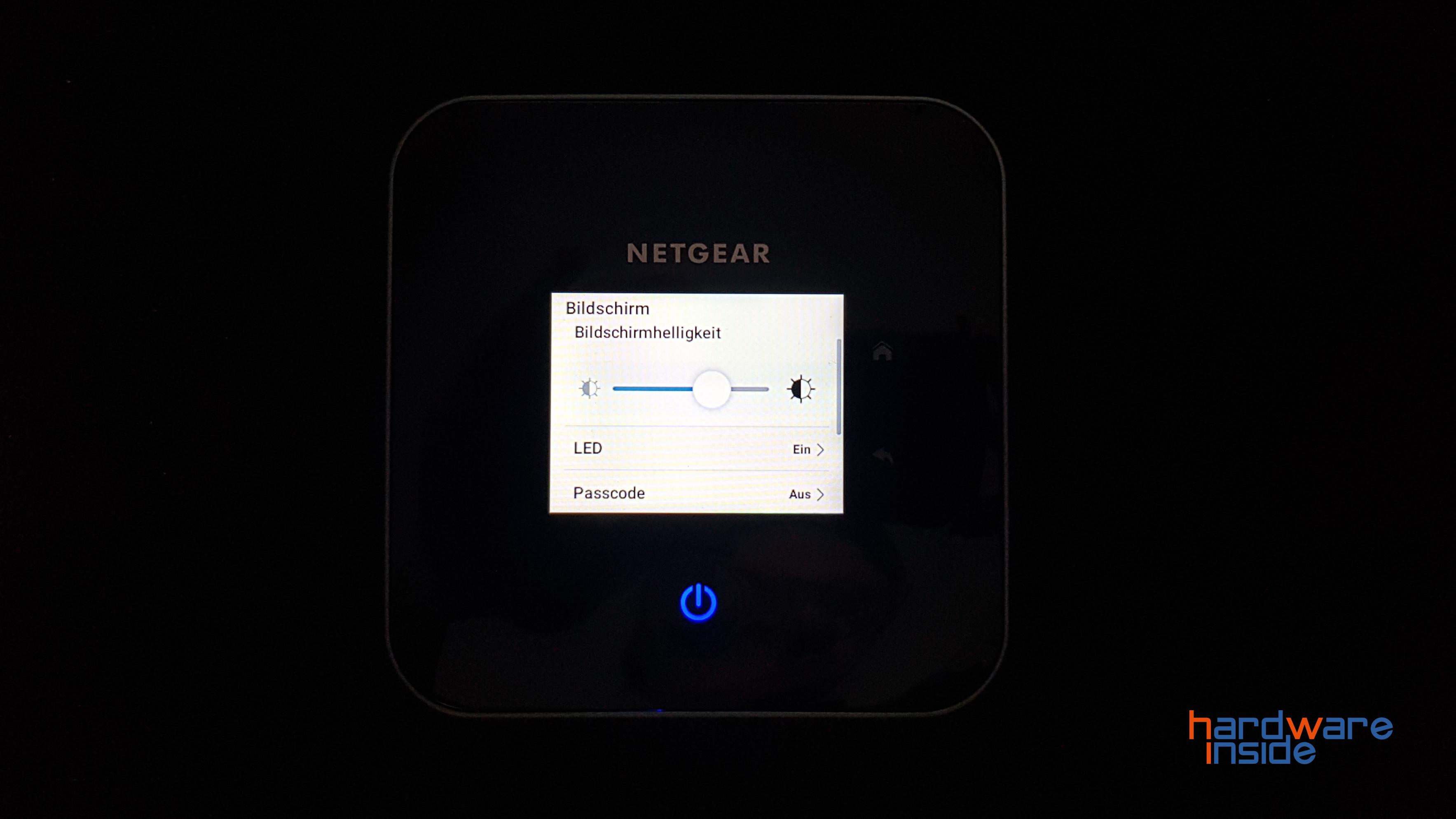 netgear_nighthawk_display_03.jpg