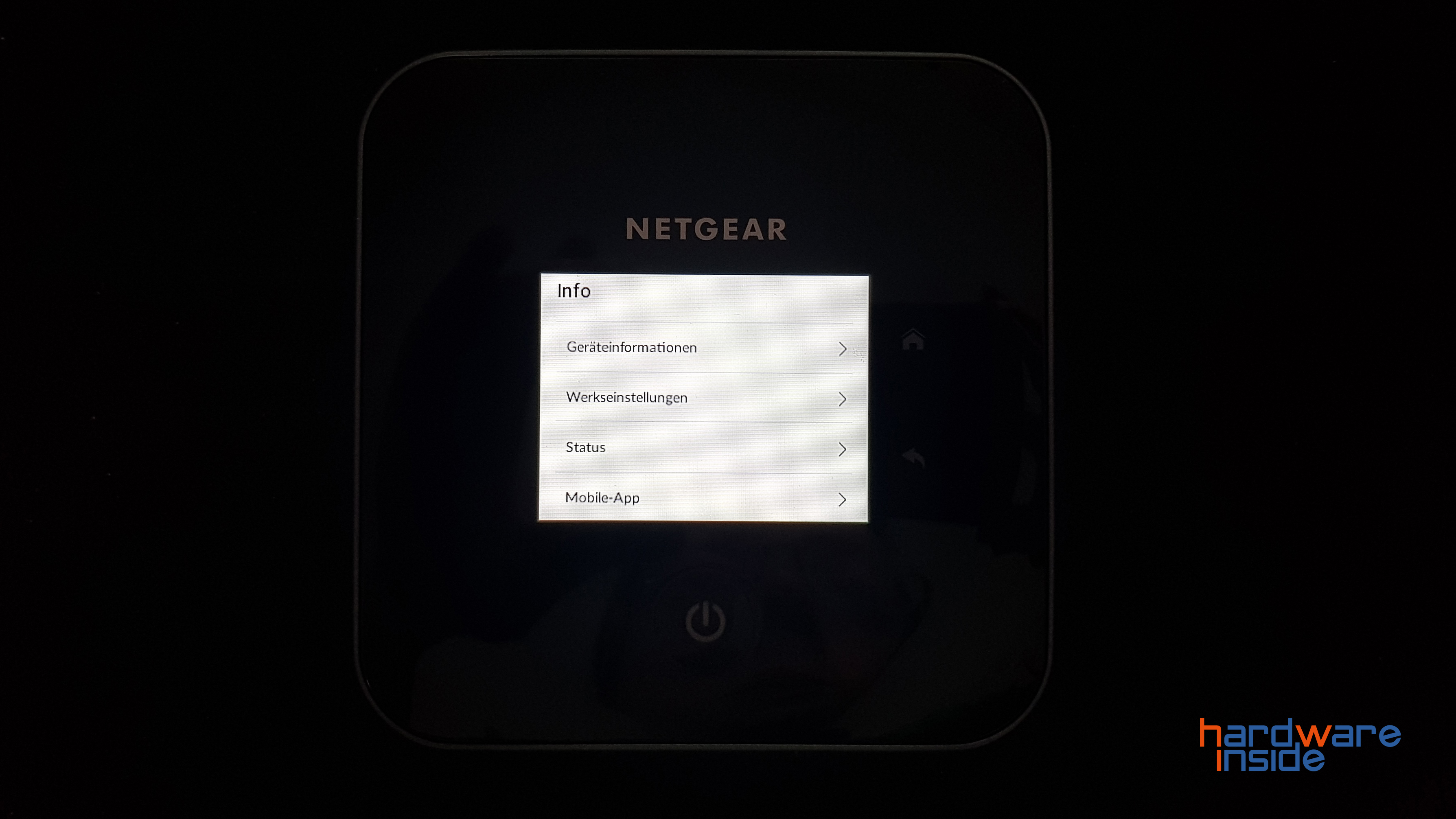 netgear_nighthawk_display_06.jpg
