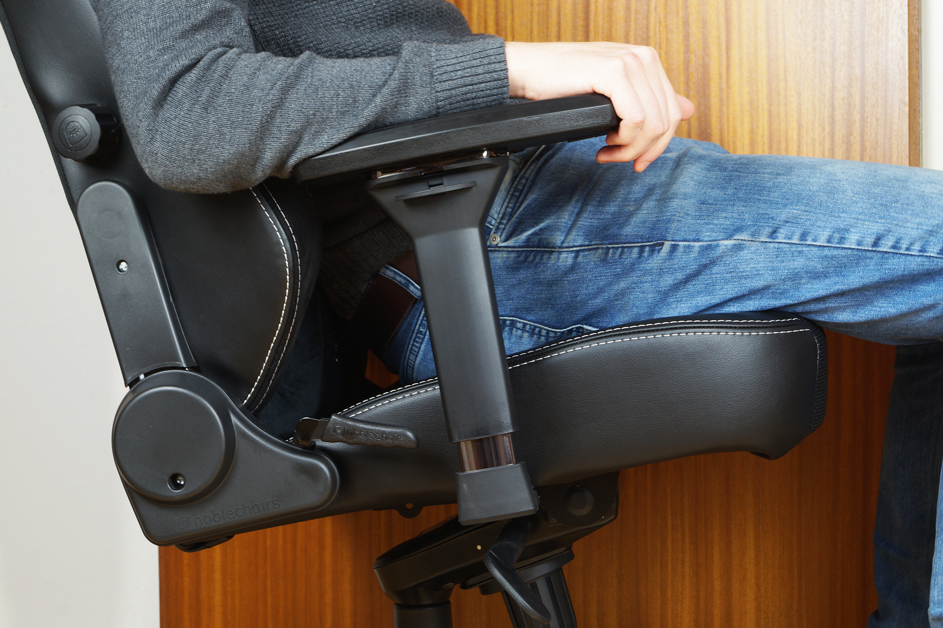 Noblechairs HERO (23)
