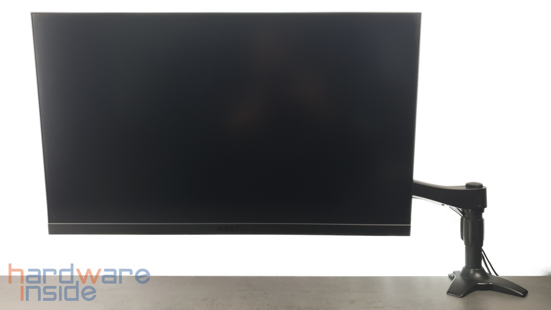 nzxt-canvas-27q-schwenkarm-aufbau6.jpg