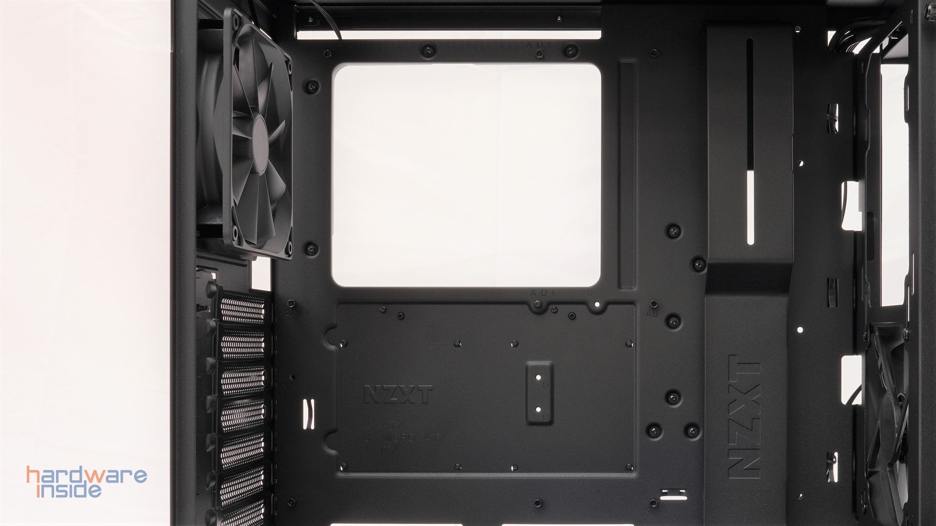 nzxt-h510-flow-innen-mainboard.JPG