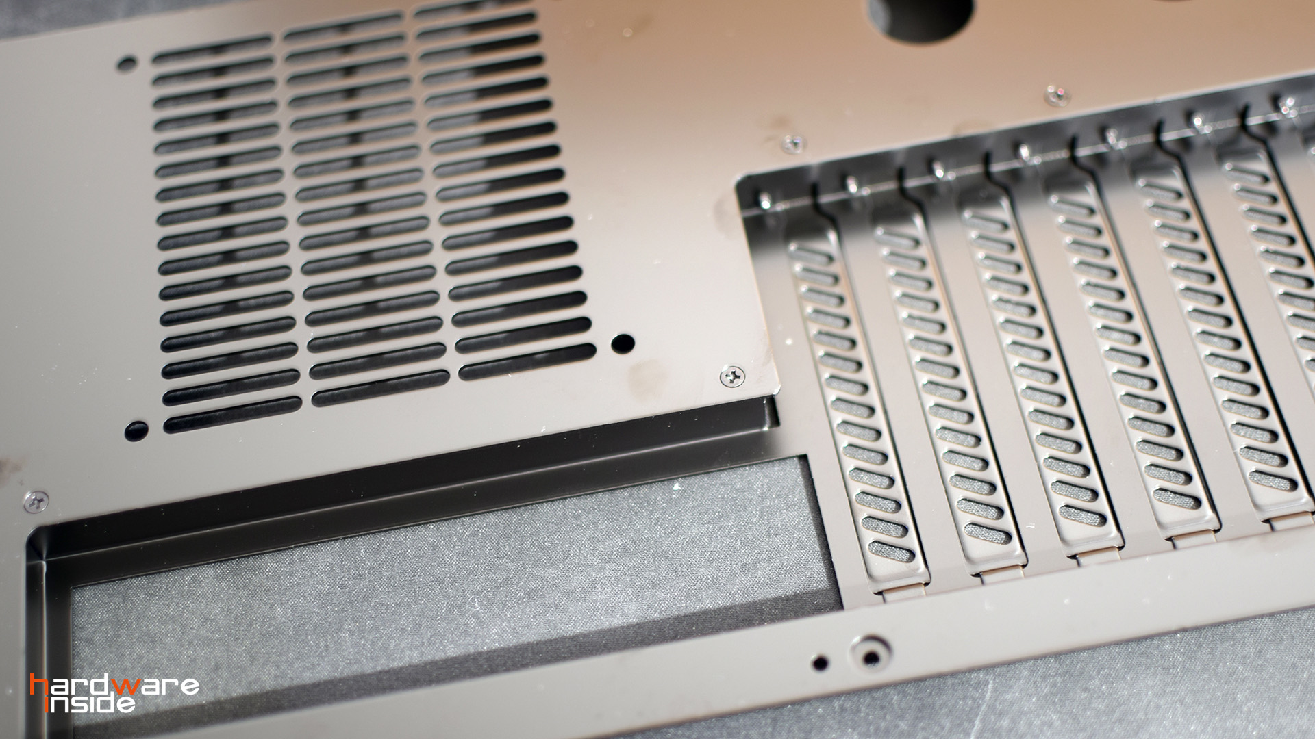 PC-T70X ATX Test Bench 012