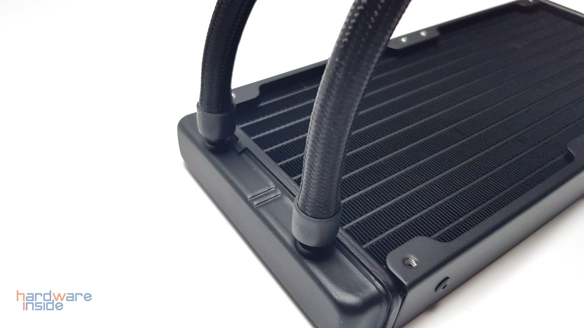 Phanteks Glacier One 240 MP - 17.jpg