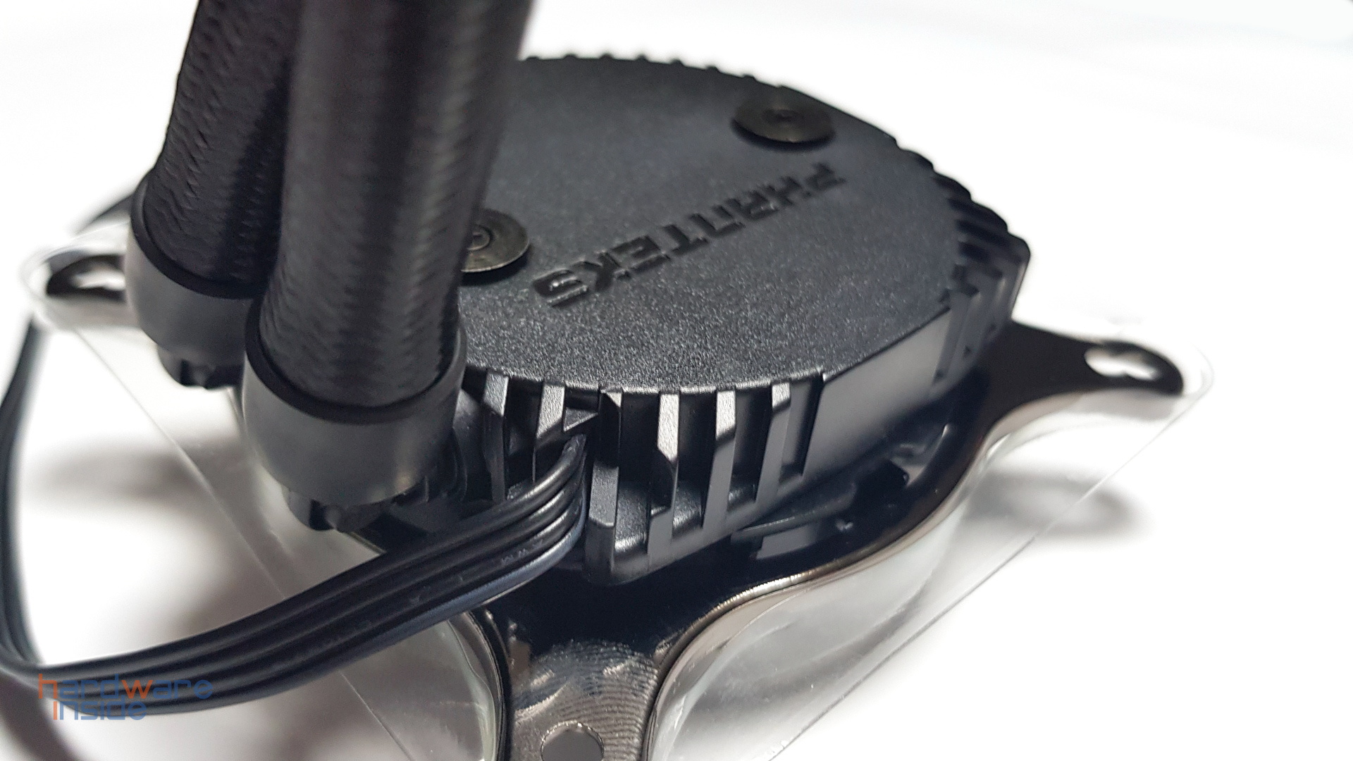Phanteks Glacier One 240 MP - 18.jpg