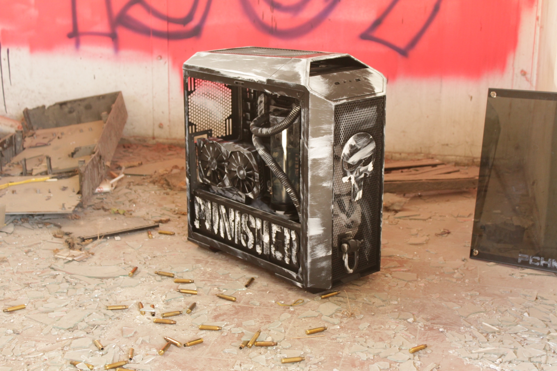 Punisher Mod / Coolermaster Mastercase Pro 5