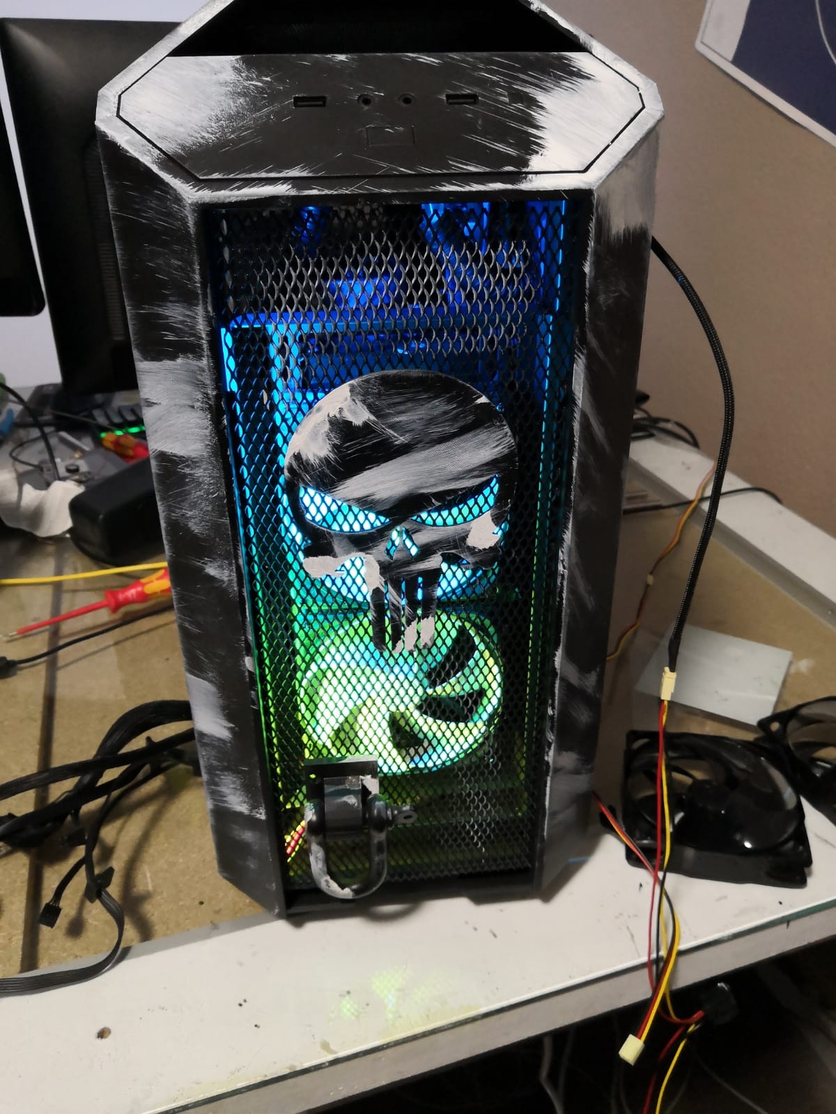 Punisher Mod / Coolermaster Mastercase Pro 5