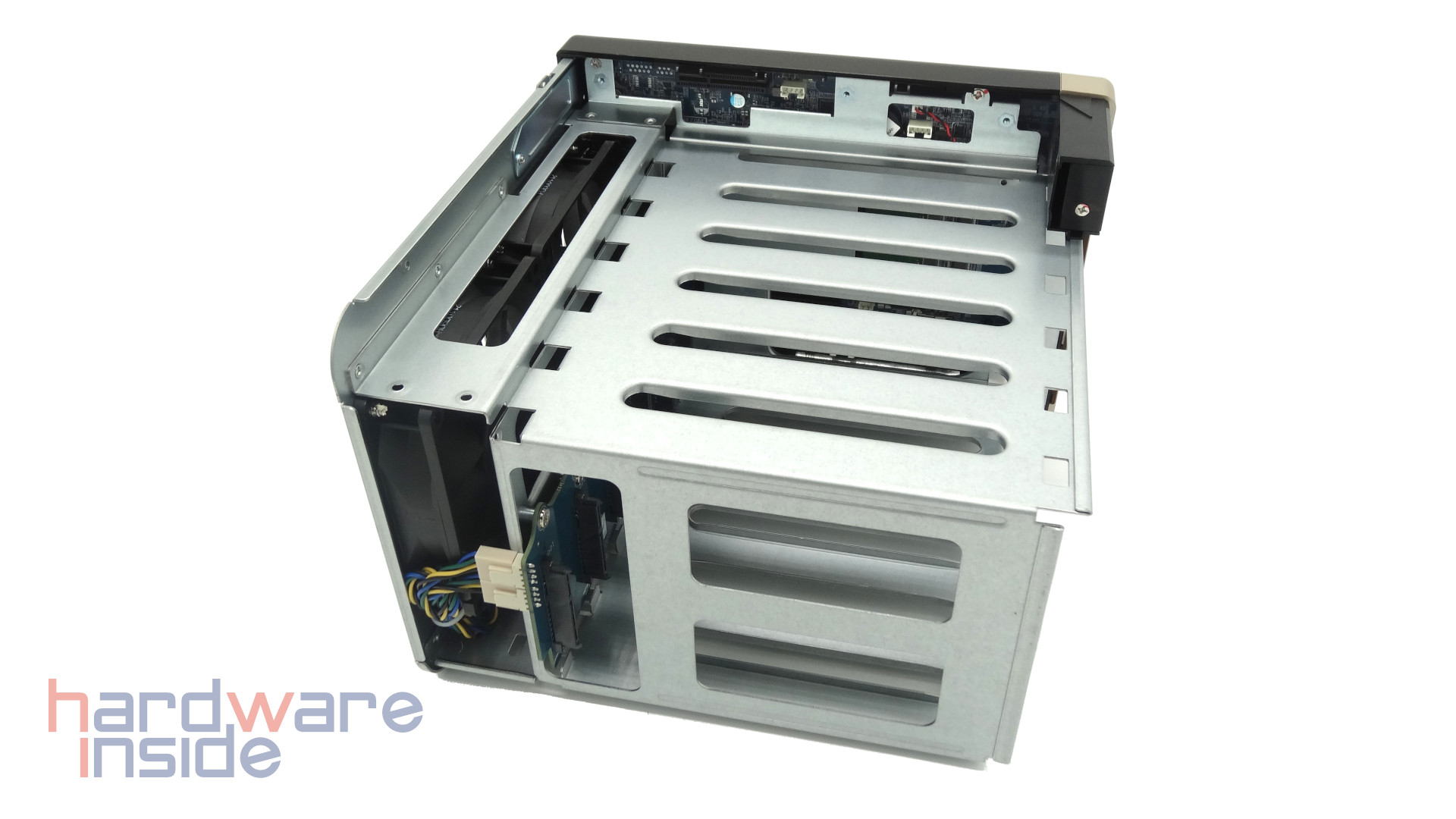 QNAP TS-664 Innenansicht