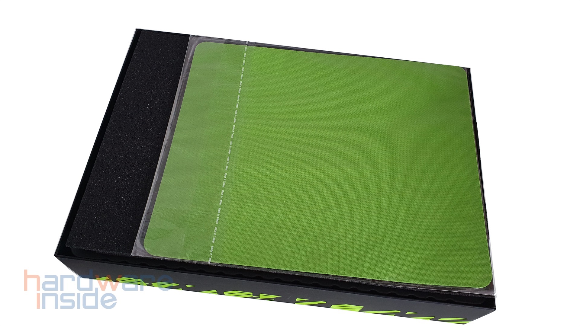 Schenker XMG NEO 17 (M19) - 8.jpg