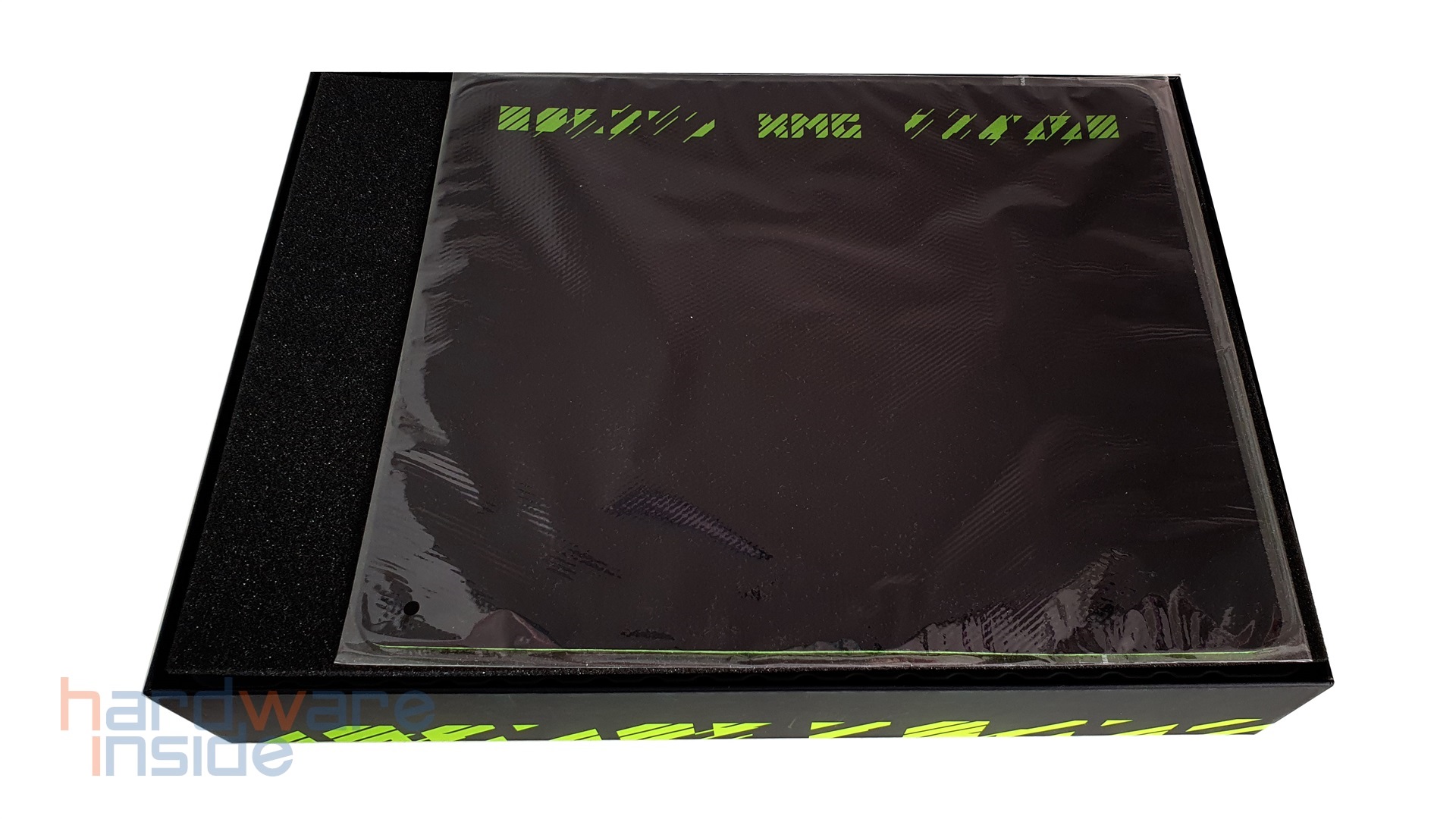 Schenker XMG NEO 17 (M19) - 9.jpg