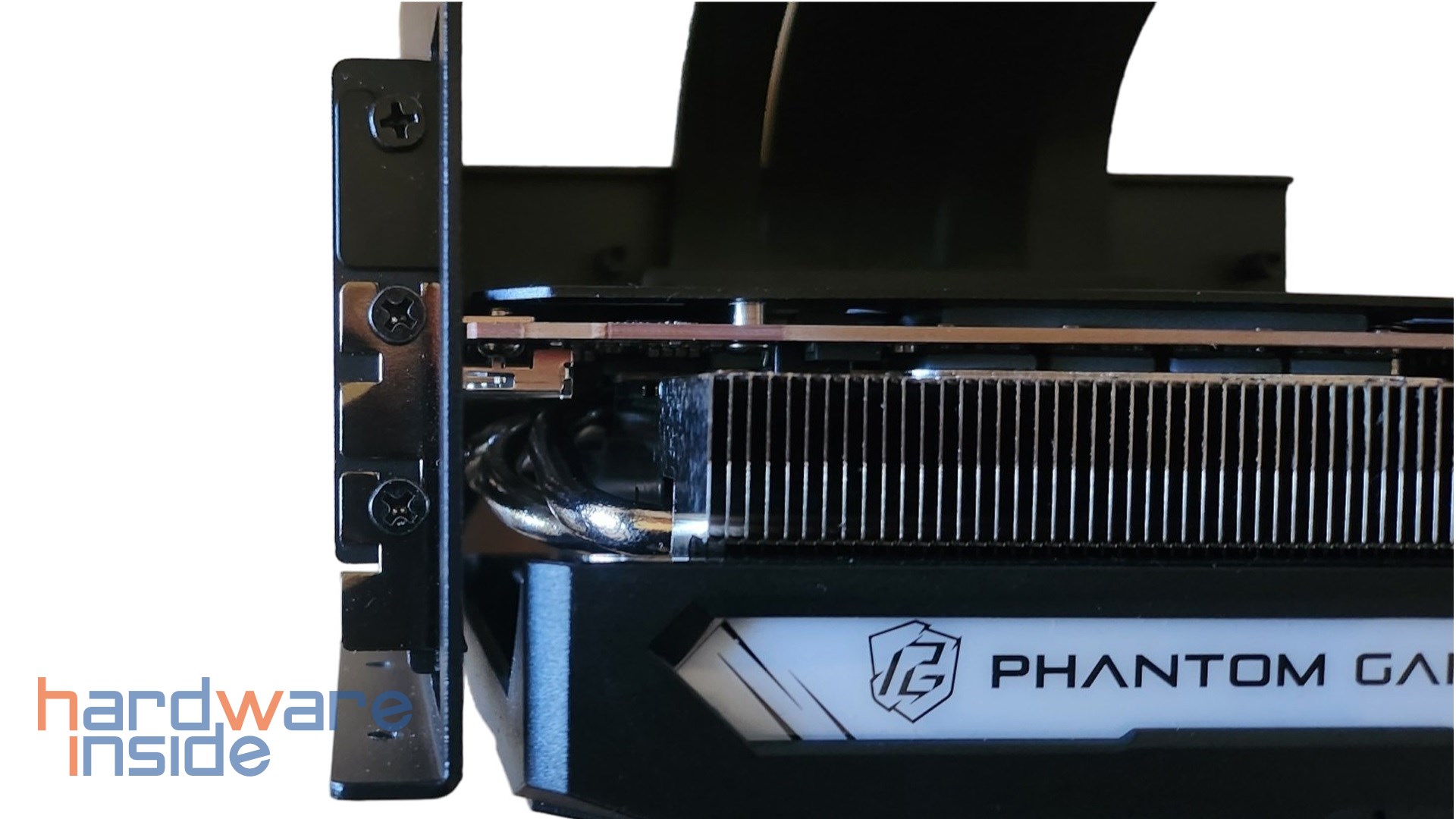 sharkoon-rebel-c50-rgb-vertikal-gpu-set-montage  (2).jpg