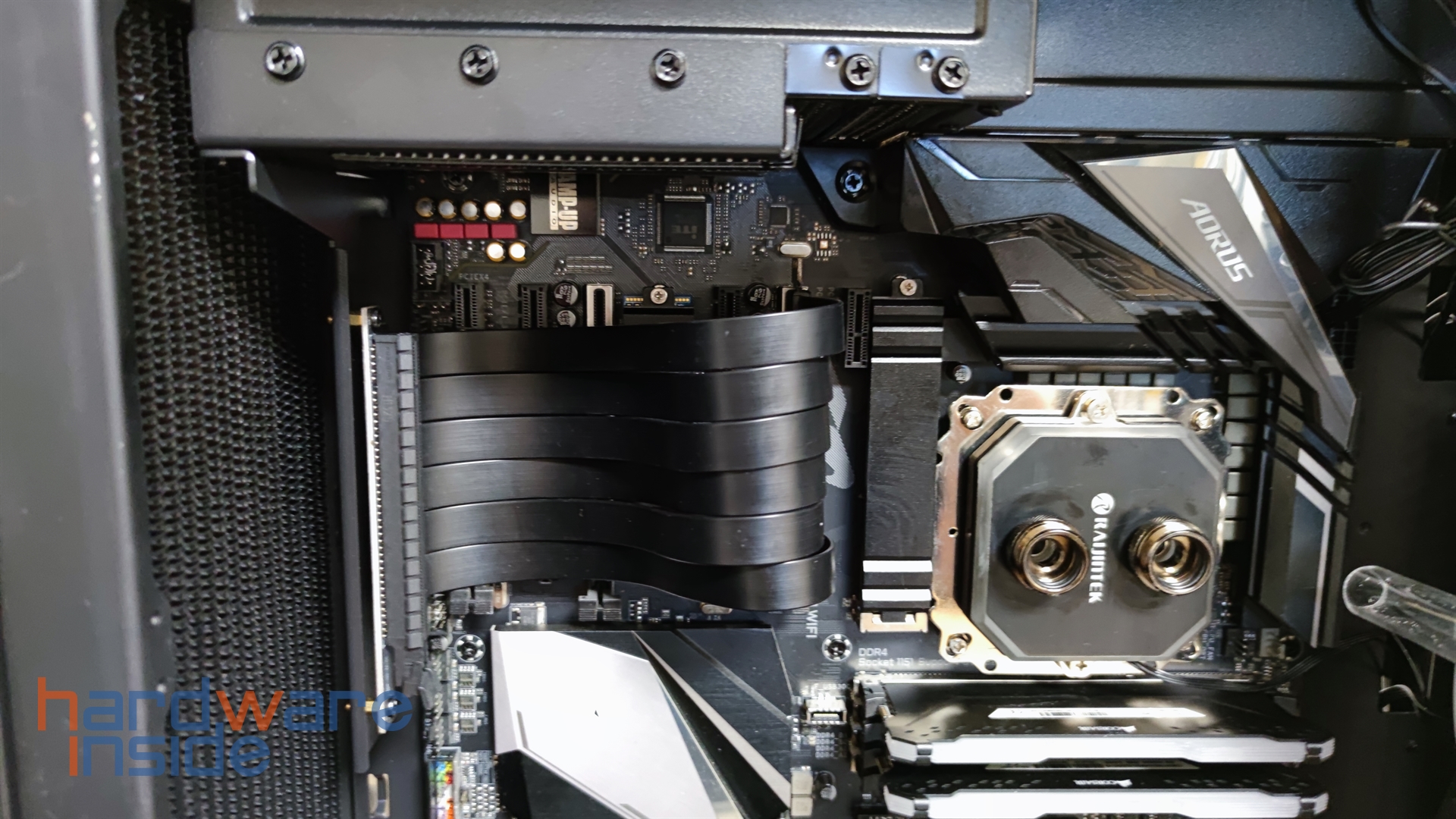 sharkoon-rev300-agc-kit-installiert (1).jpg