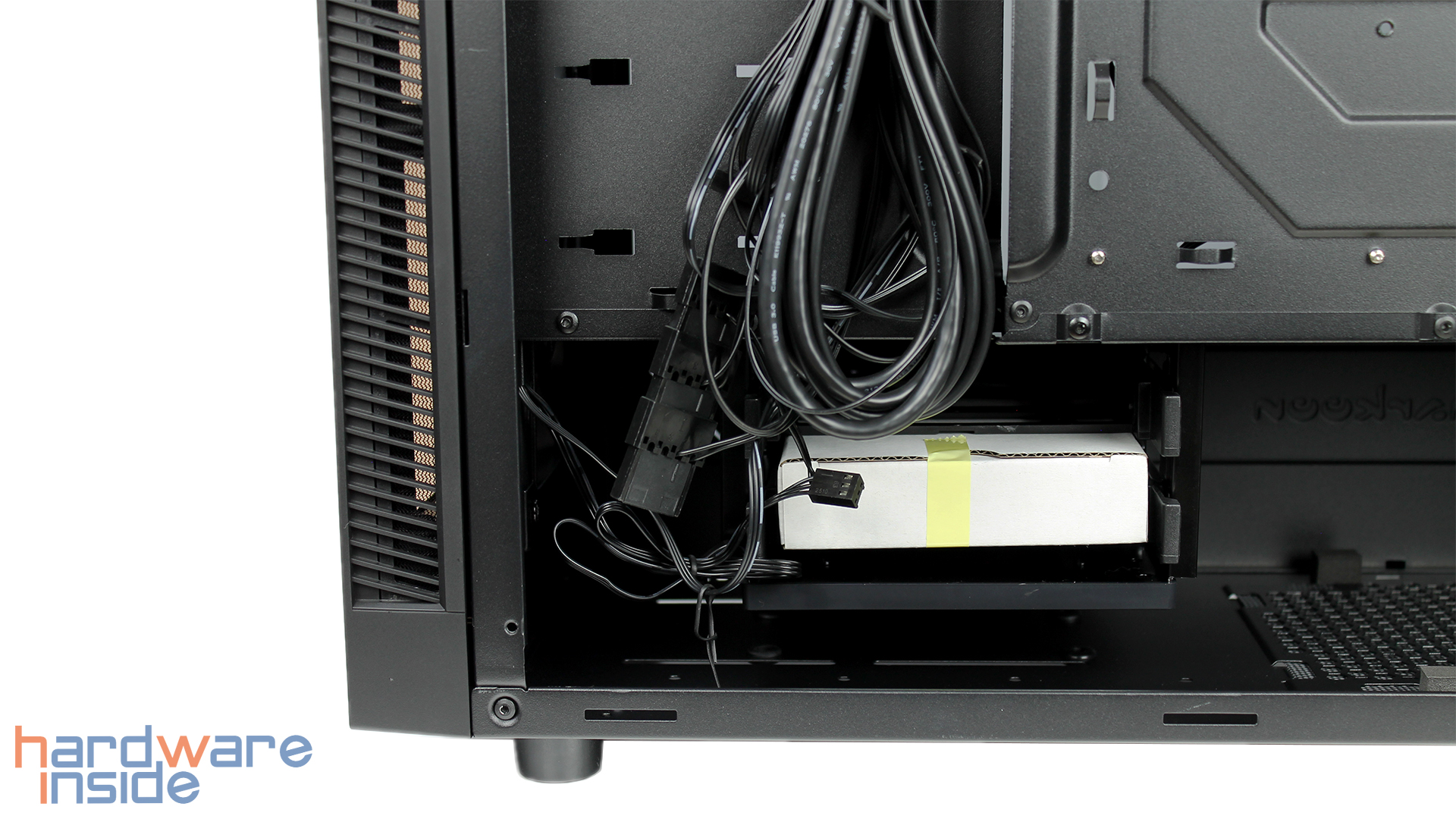 Sharkoon-TG6-RGB-05.jpg