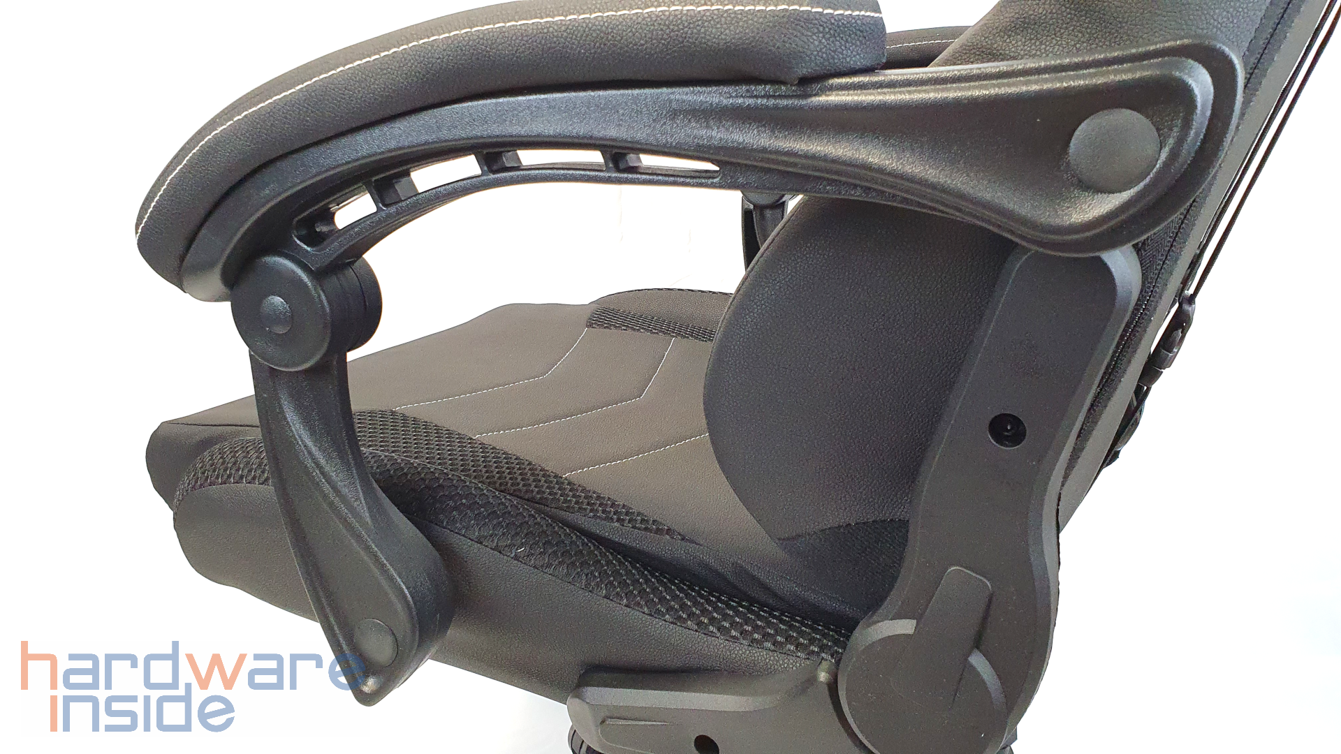 snakebyte-gamingseat_evo-links_knopf.png