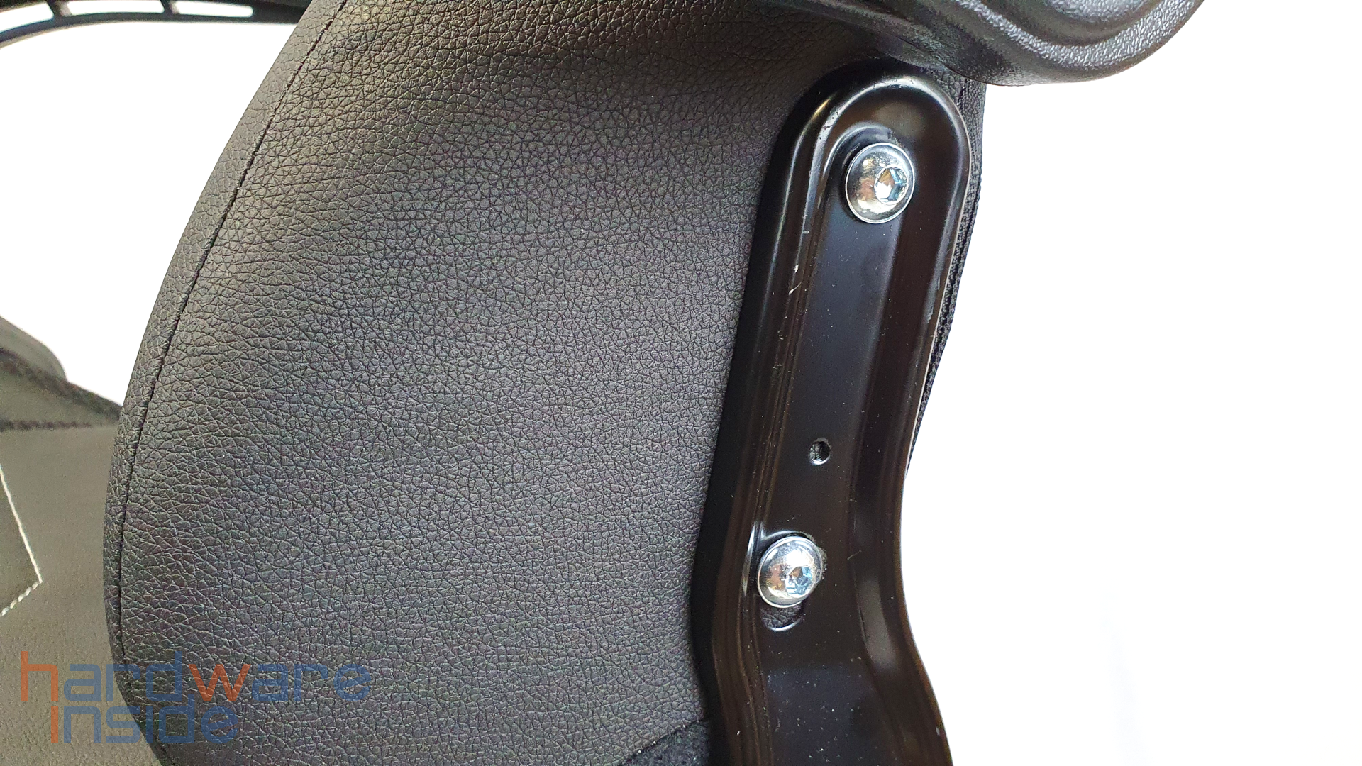 snakebyte-gamingseat_evo-schrauben_links.png