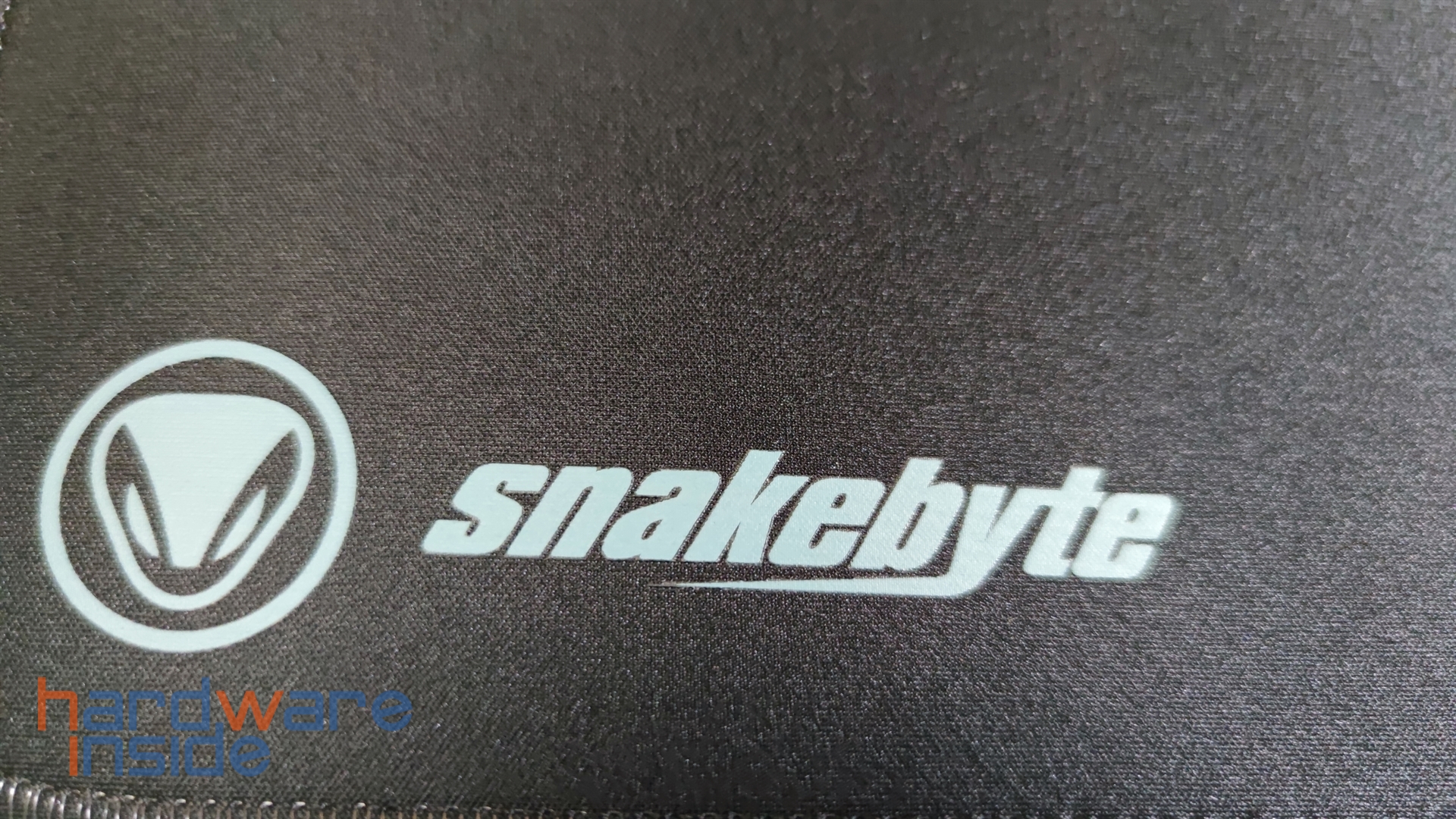 snakebyte-mousepad-ultra-rgb-xl-details (2).jpg