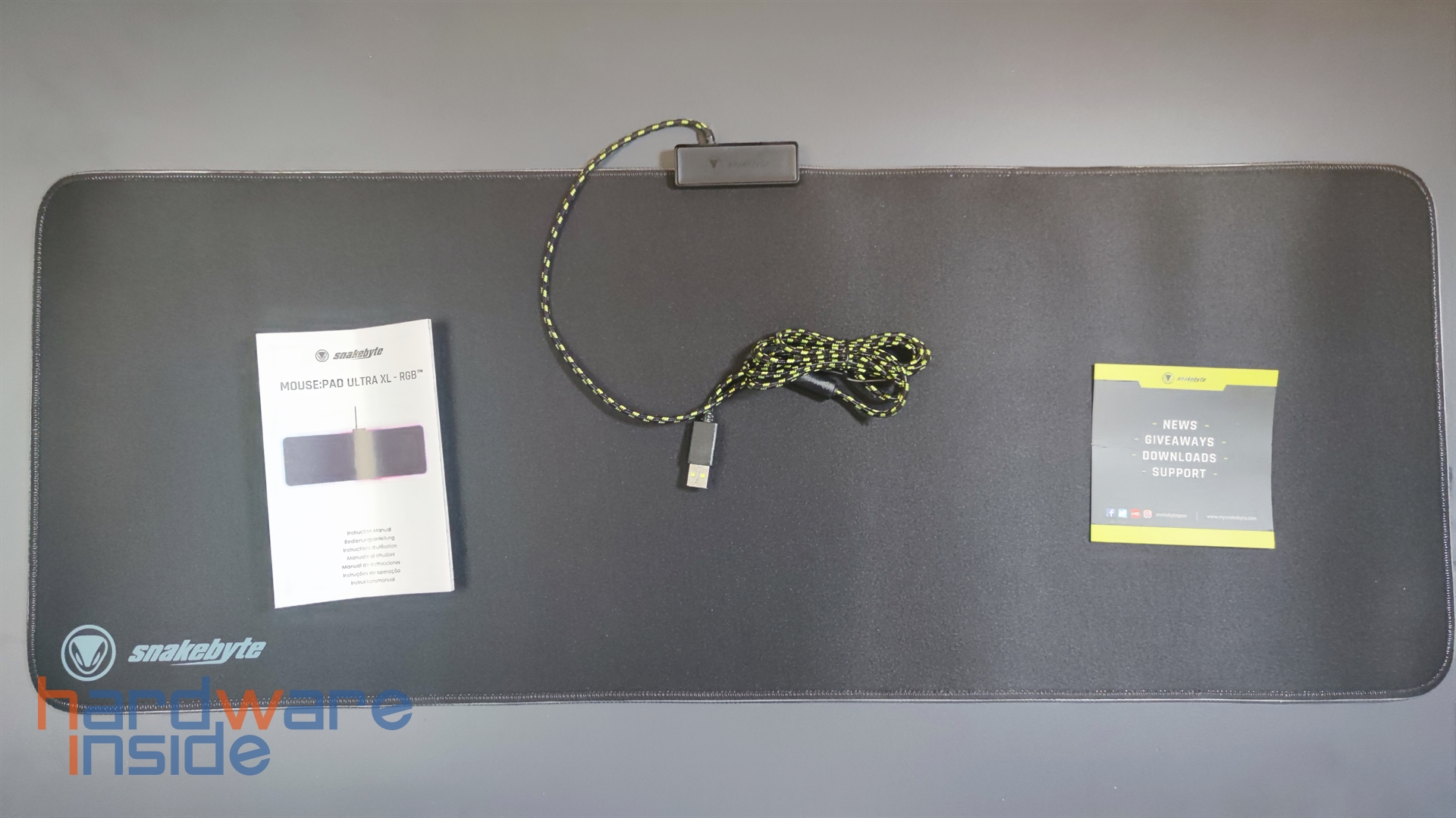 snakebyte-mousepad-ultra-rgb-xl-inhalt (2).jpg