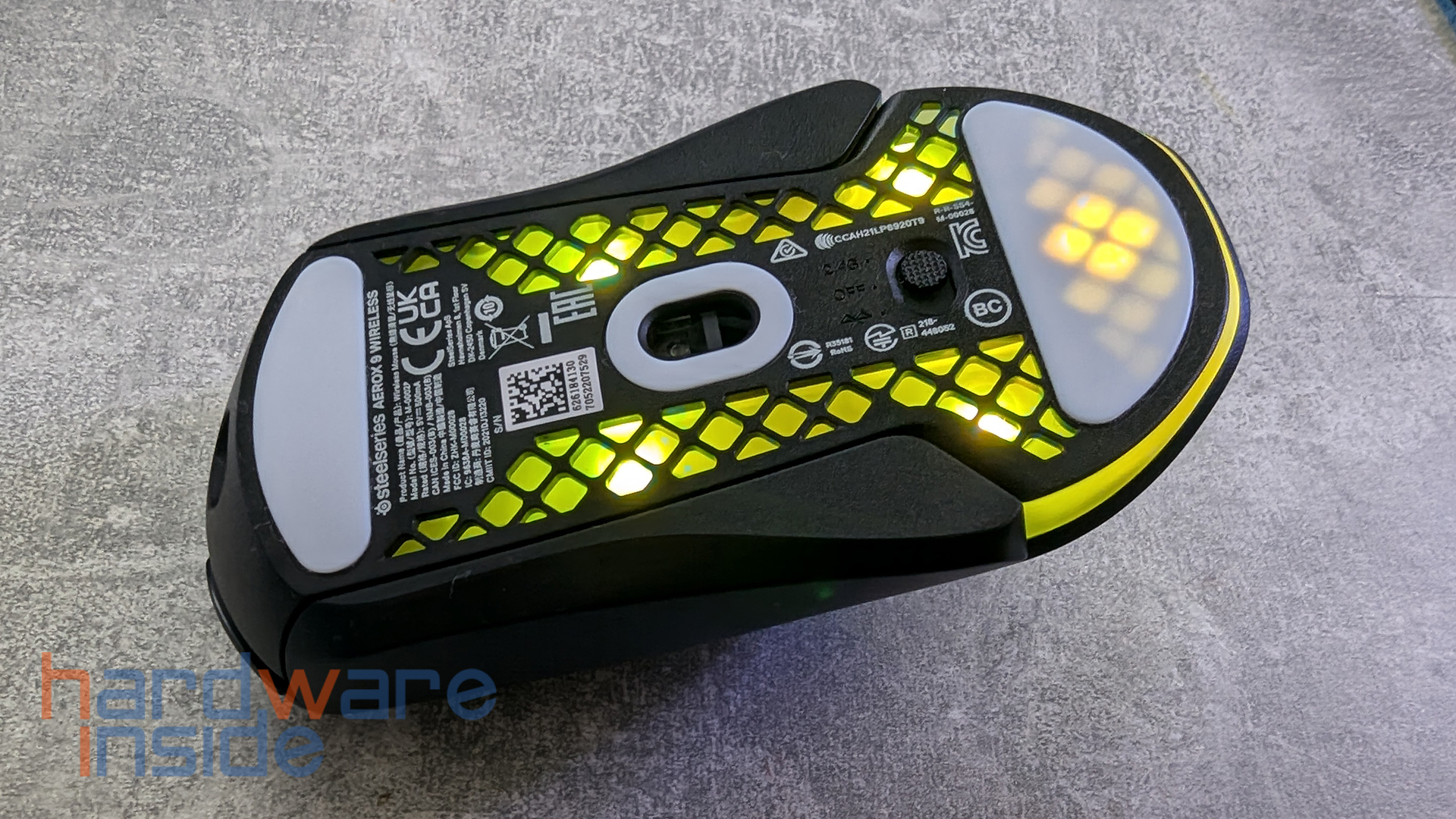 steelseries-aerox-9-wireless-beleuchtung-2.jpg