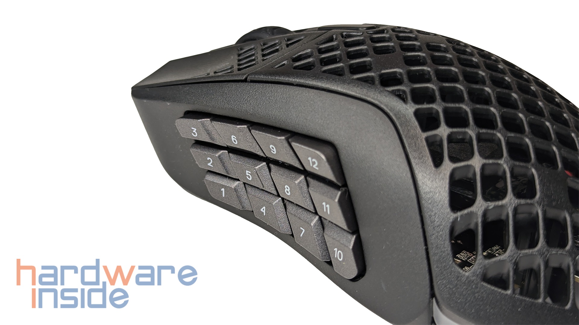 steelseries-aerox-9-wireless-seitentasen.jpg