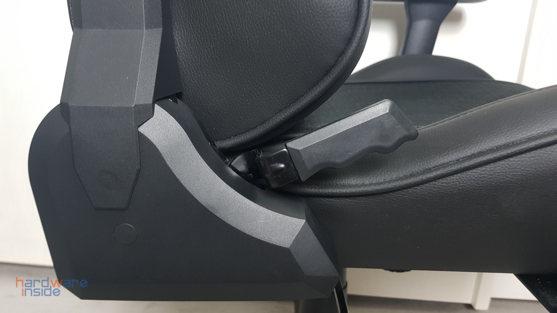 Tesoro Alphaeon S2 Neigungswinkel_Seitenverkleidung.jpg