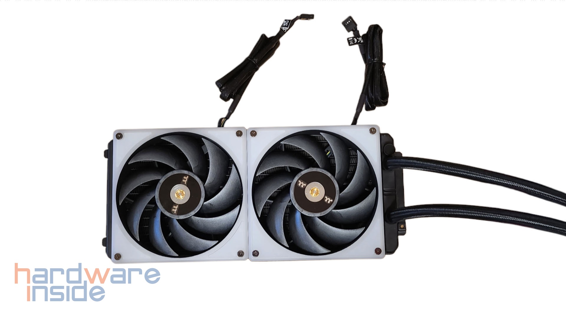 thermaltake-thoughliquid-ultra-280-rgb-radiator-montage (1).jpg
