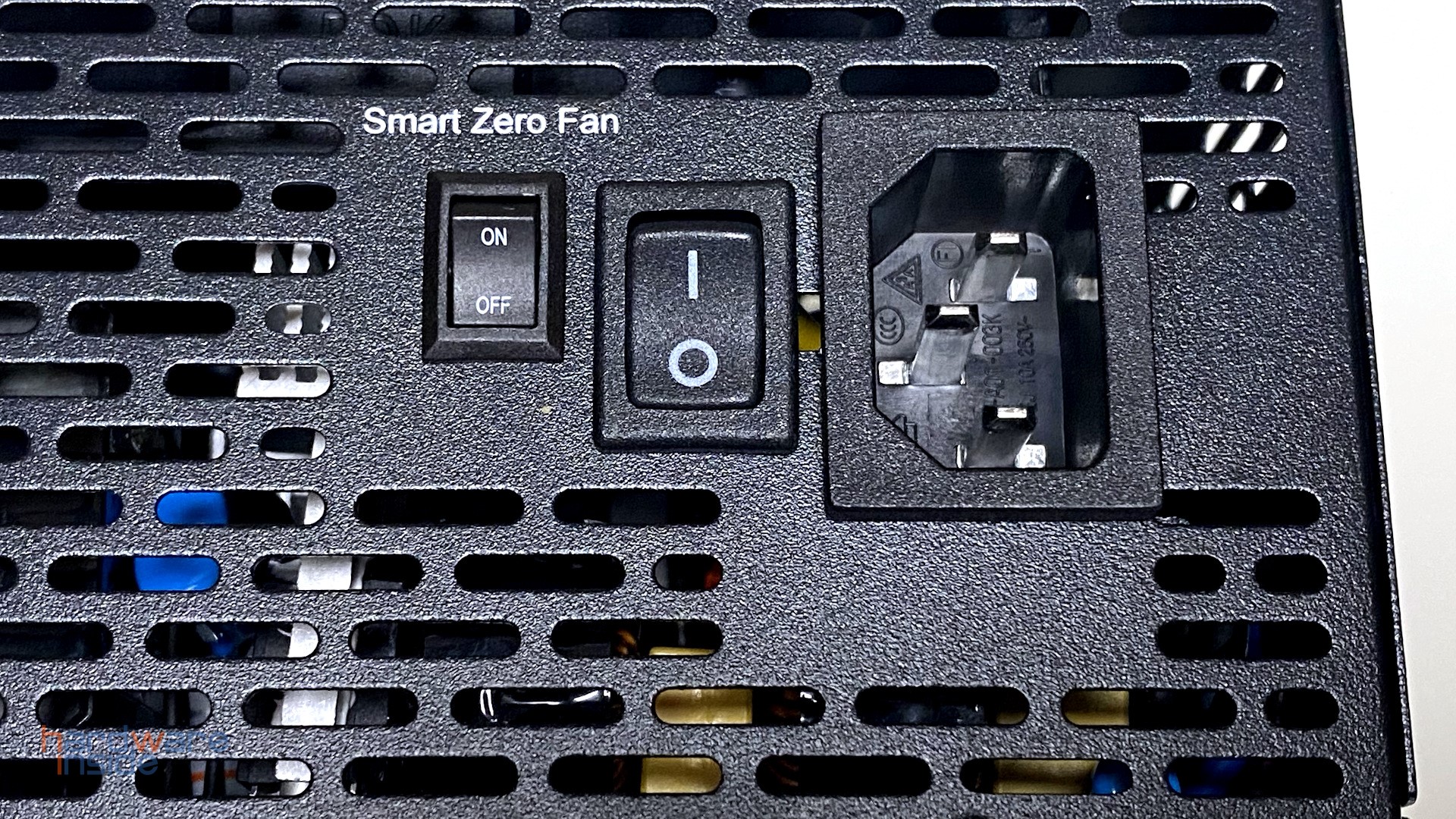 THERMALTAKE TOUGHPOWER PF3 1050W_10.jpg