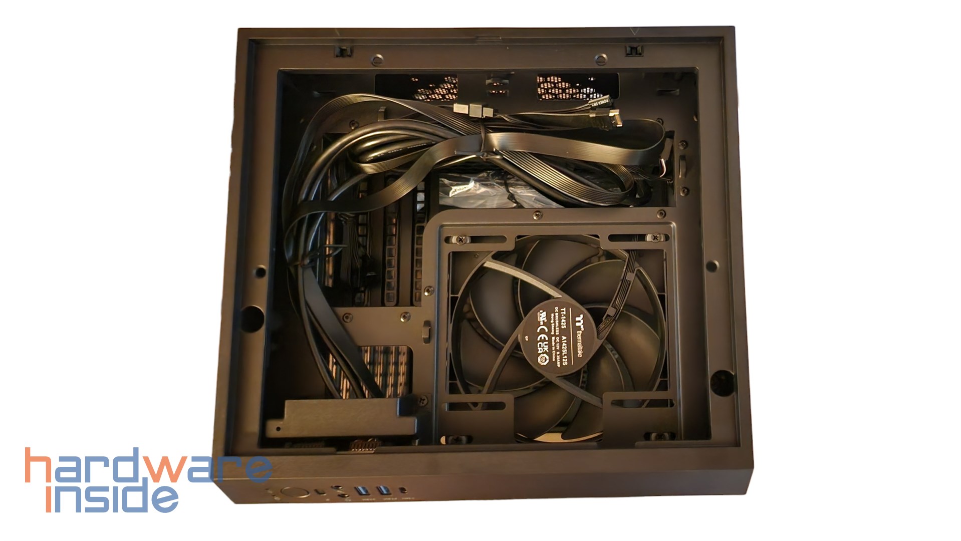 thermaltake-tower-200-details (8).jpg