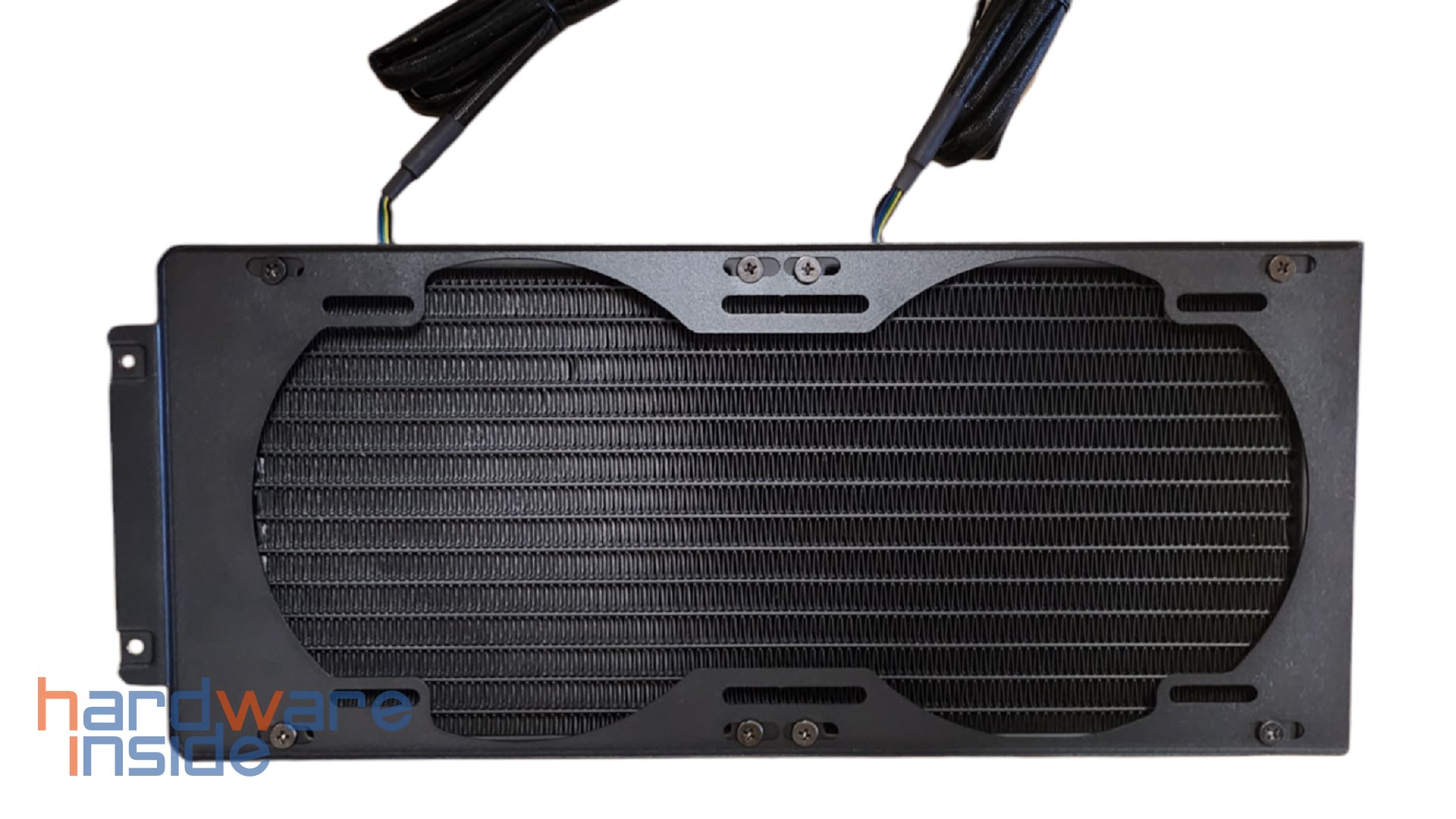 thermaltake-tower-200-radiator-montiert.jpg