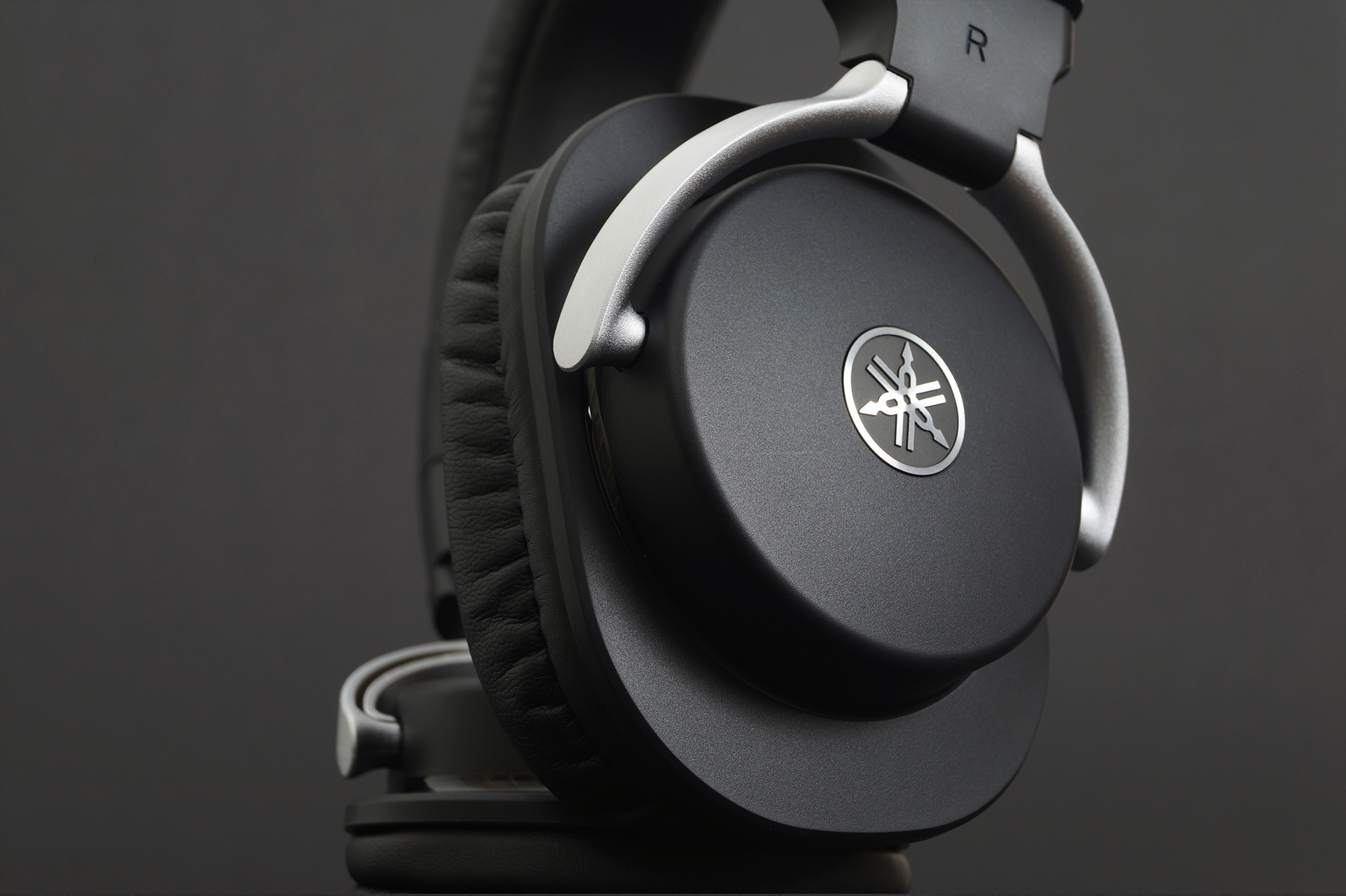 Yamaha HPH-MT8