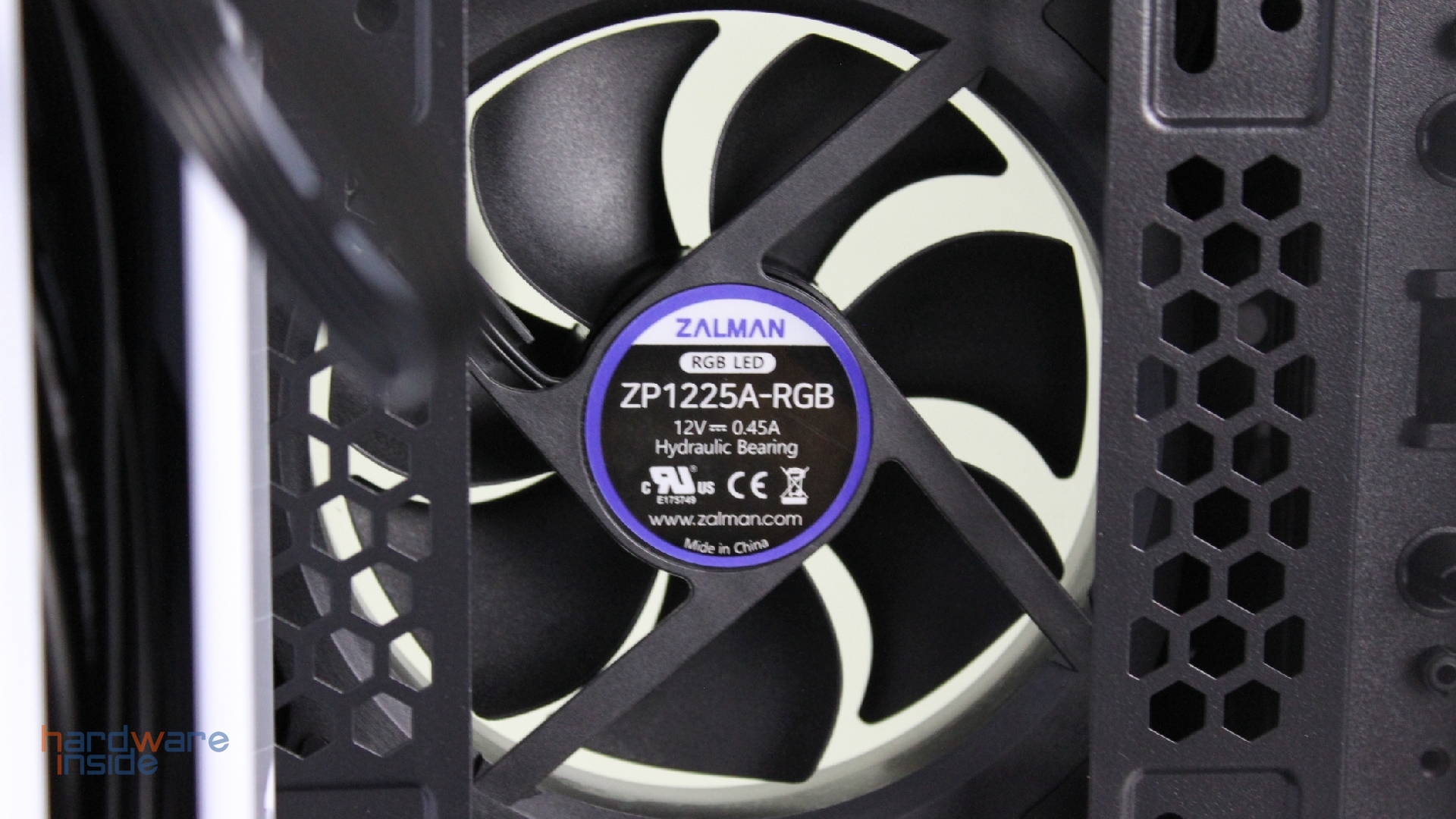 Z7Neo_verbaute_RGB_Lüfter_Bezeichnung.jpg